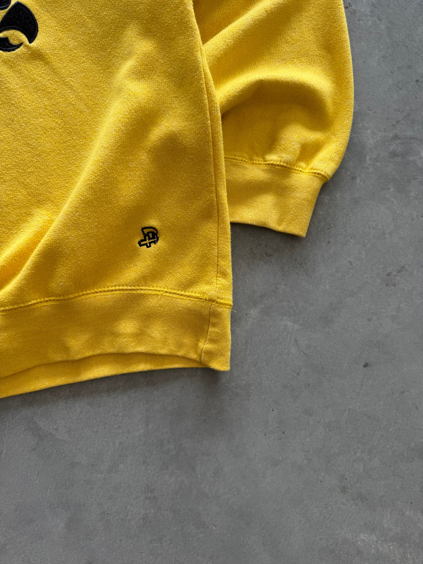 Vintage University of Iowa Hawkeyes Sweatshirt - L