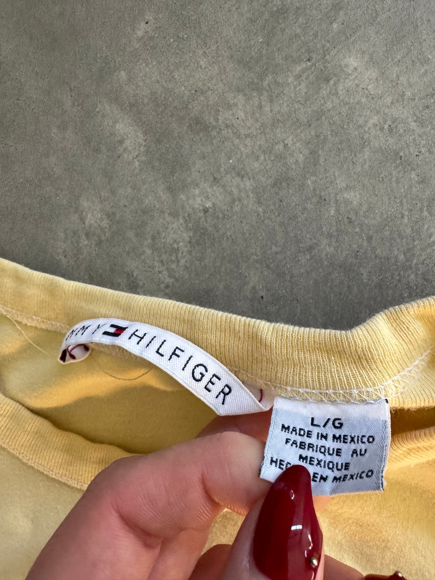 Vintage Tommy Hilfiger Women’s Tee - L