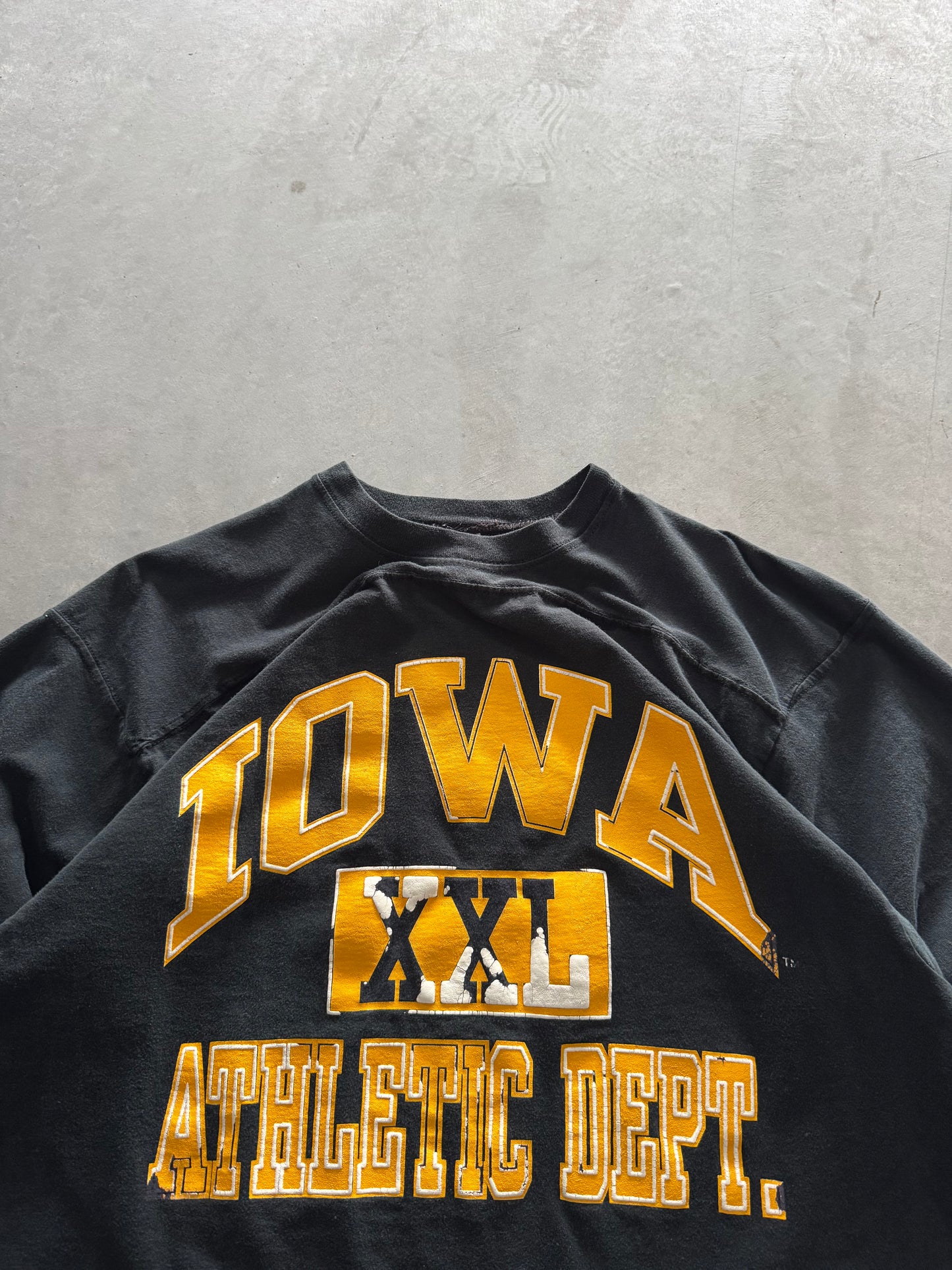 Vintage 90s Russell Iowa Hawkeyes Tee - XL
