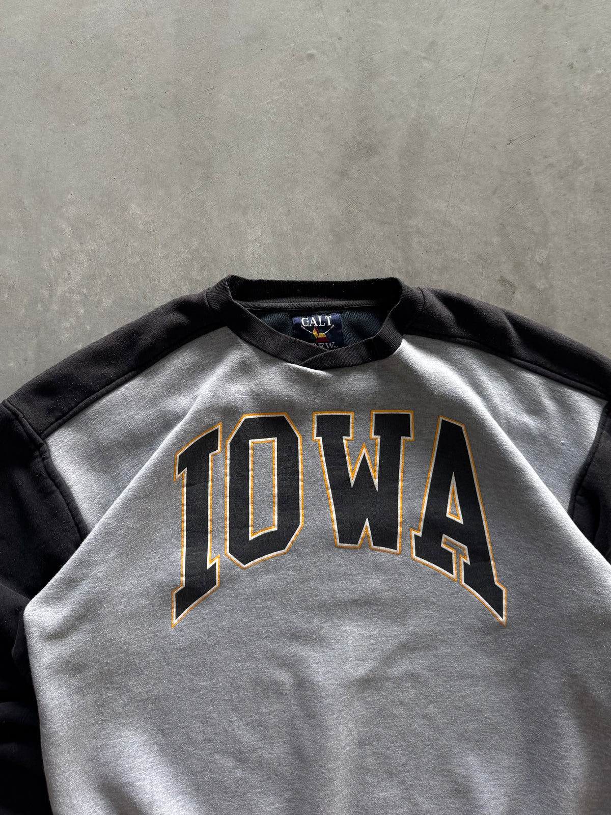 Vintage Iowa Hawkeyes Sweatshirt - XL