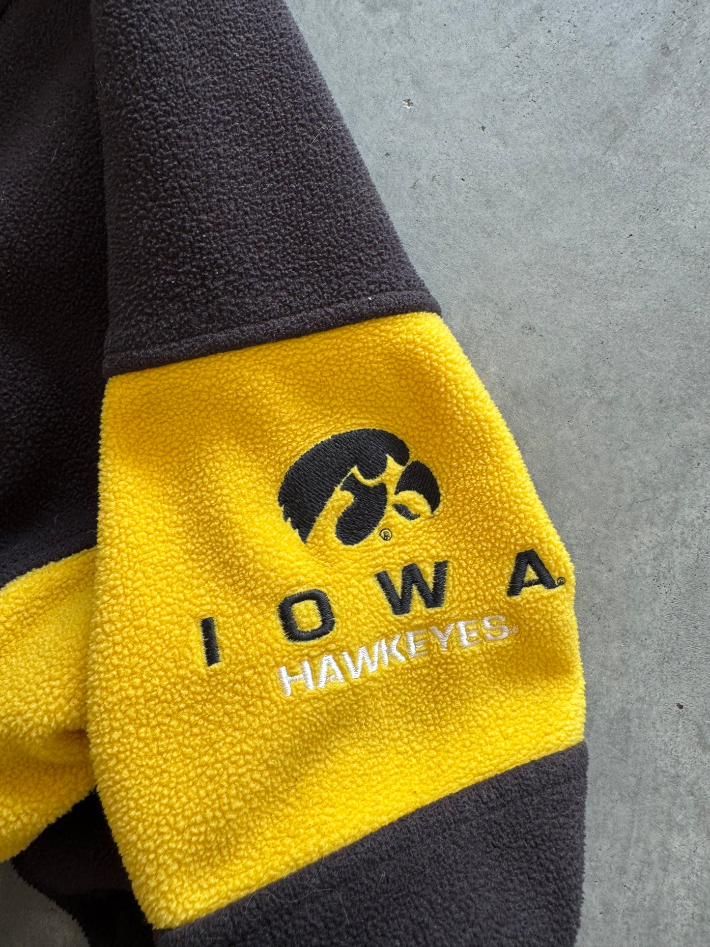 Vintage Iowa Hawkeyes Fleece Sweatshirt - XL