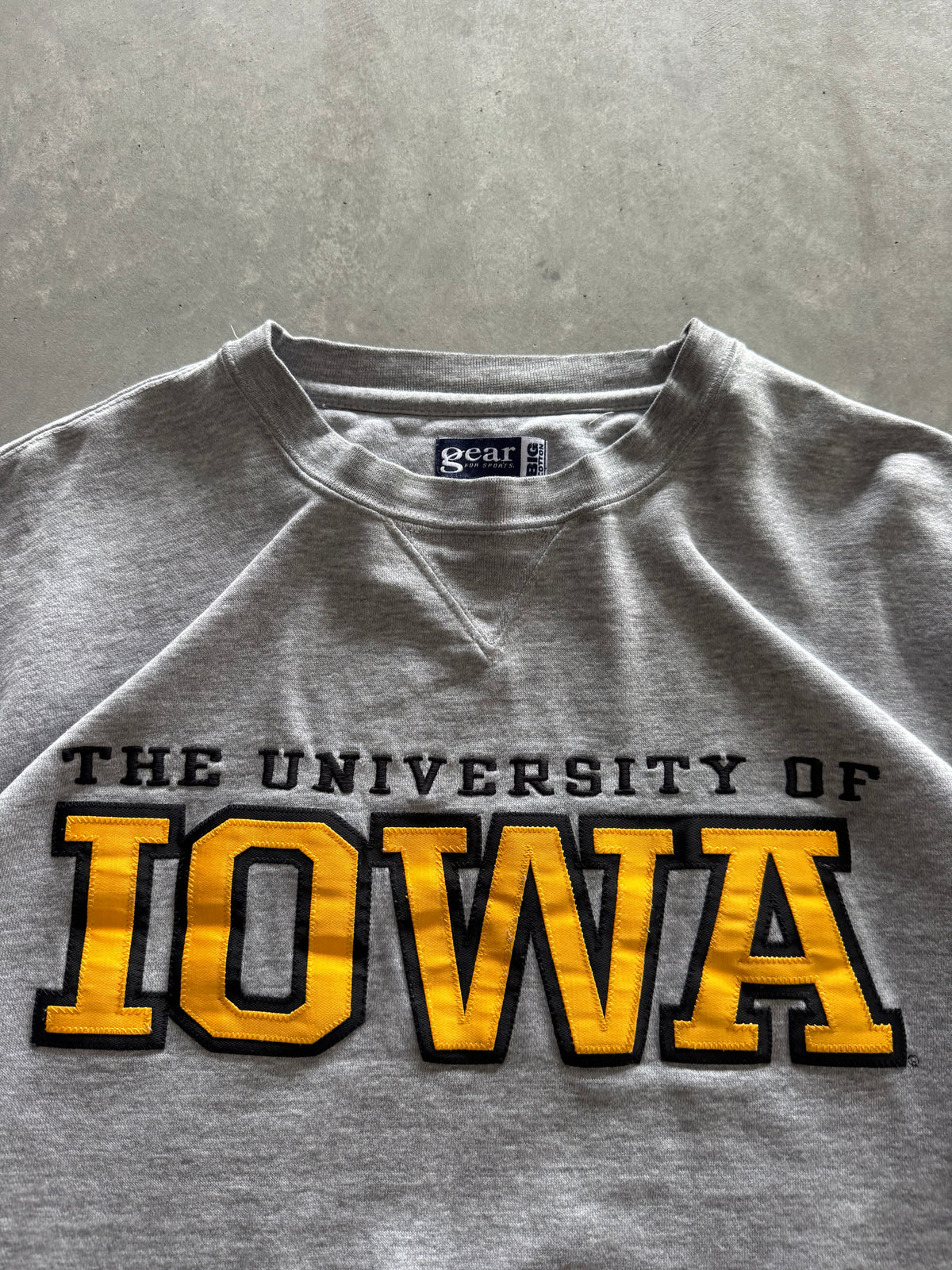 Vintage Iowa Hawkeyes Sweatshirt - M