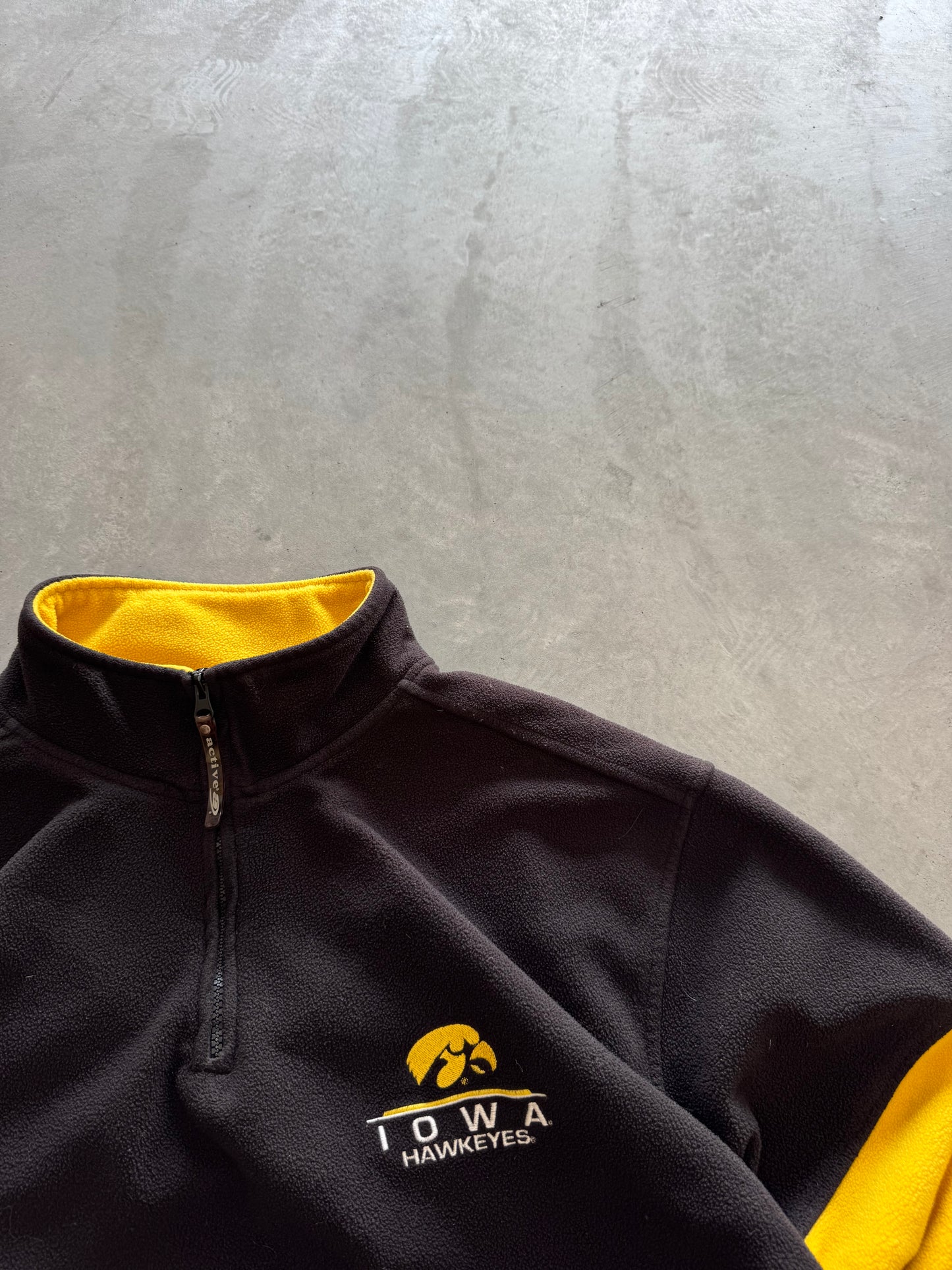Vintage Iowa Hawkeyes Fleece Sweatshirt - XL