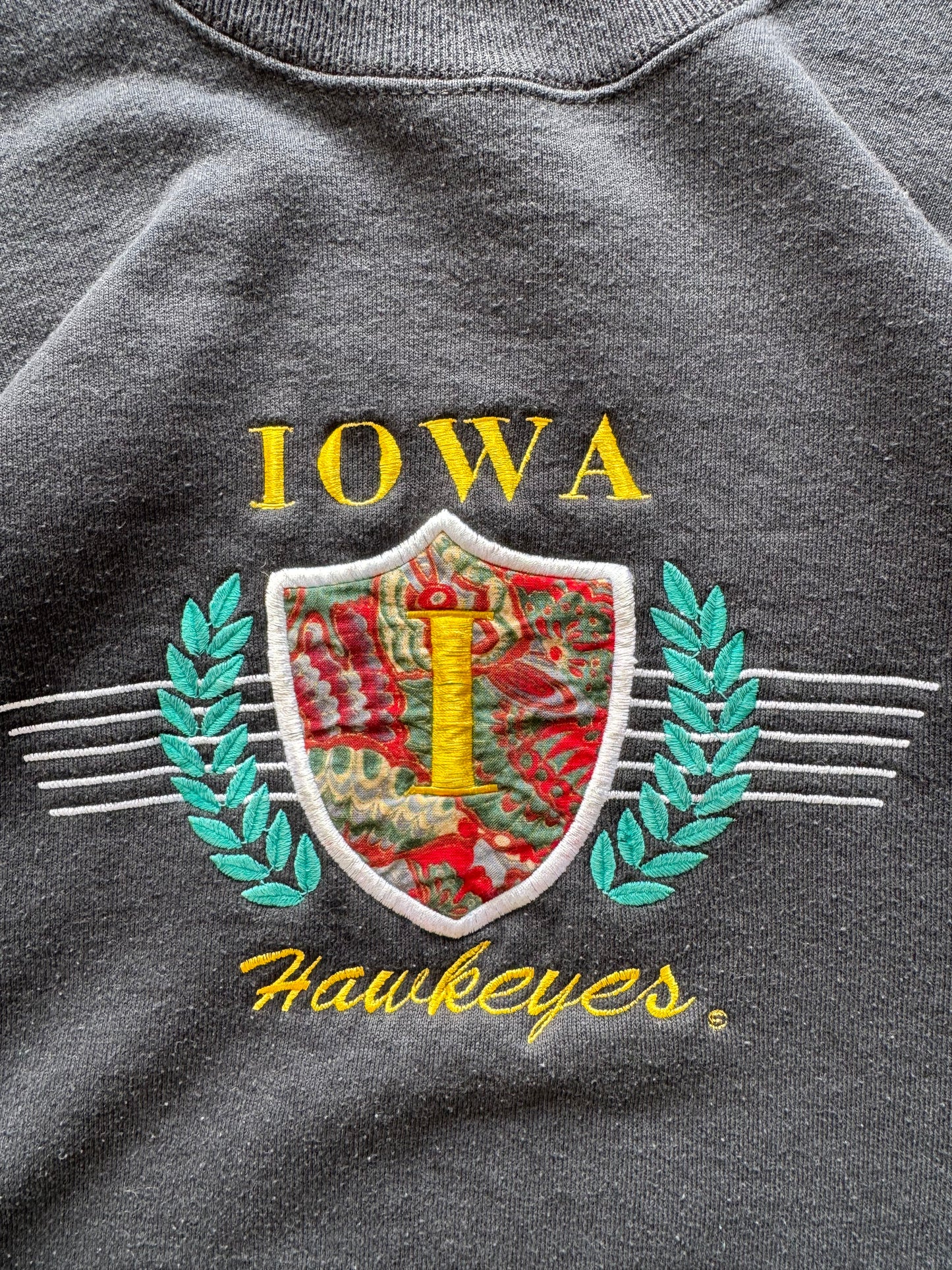 Vintage Iowa Hawkeyes Sweatshirt - M