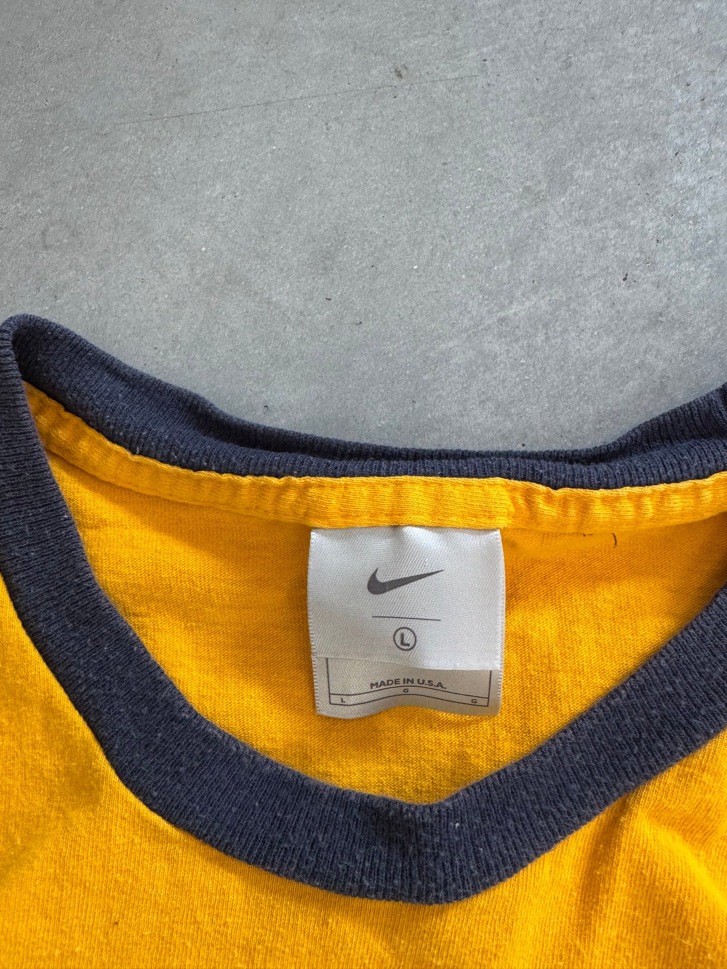 Vintage 00s Nike Tee - L