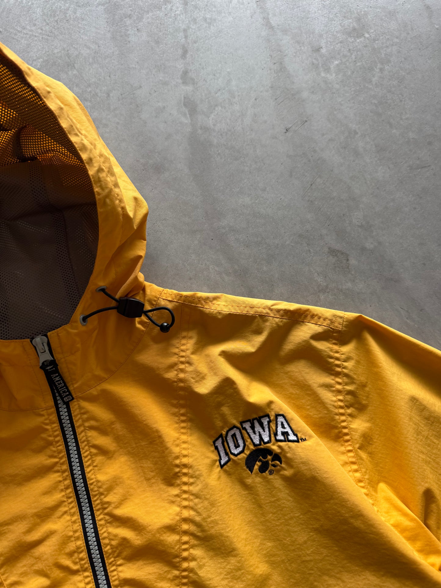 Vintage 90s Iowa Hawkeyes Windbreaker - M