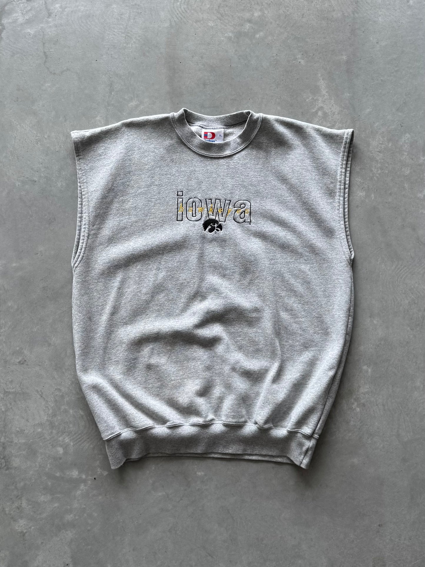 Vintage Iowa Hawkeyes Sweatshirt Cut Off - XL