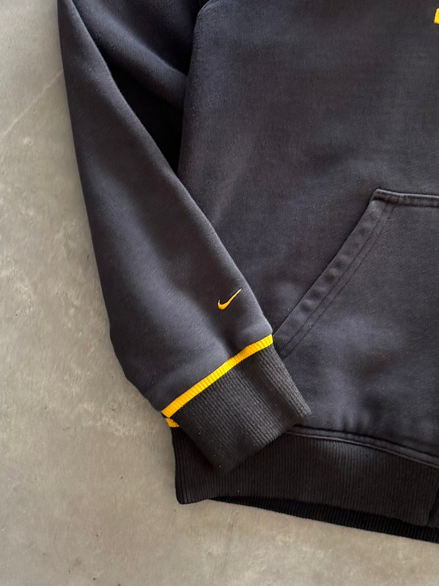 Vintage 90s Nike Iowa Hawkeyes Women’s Zip Up - L