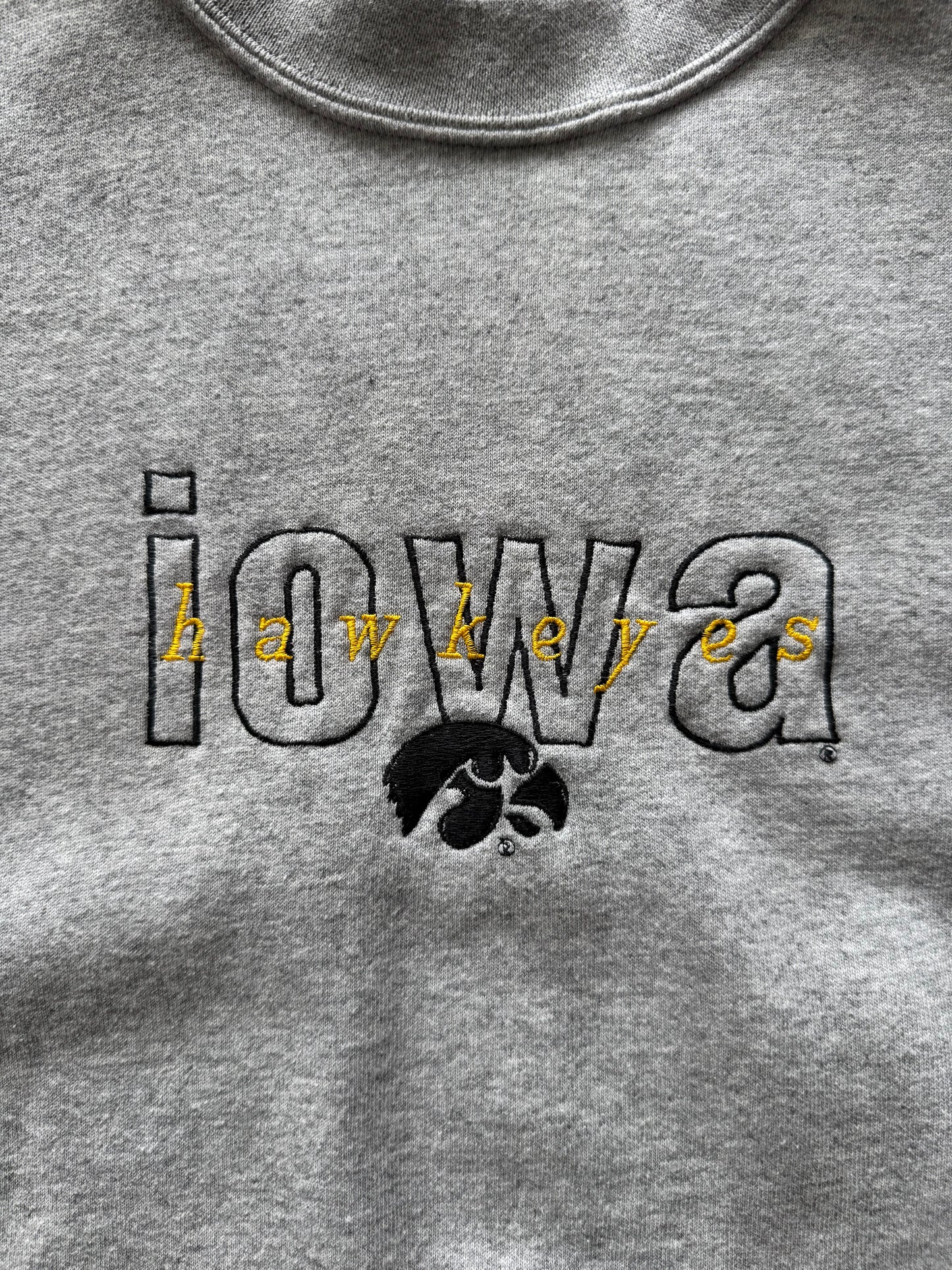 Vintage Iowa Hawkeyes Sweatshirt Cut Off - XL