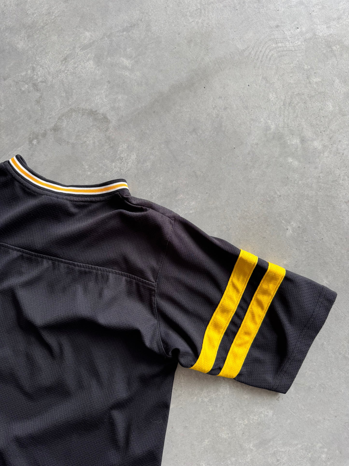 Vintage Iowa Hawkeyes Women’s Jersey Tee - XL