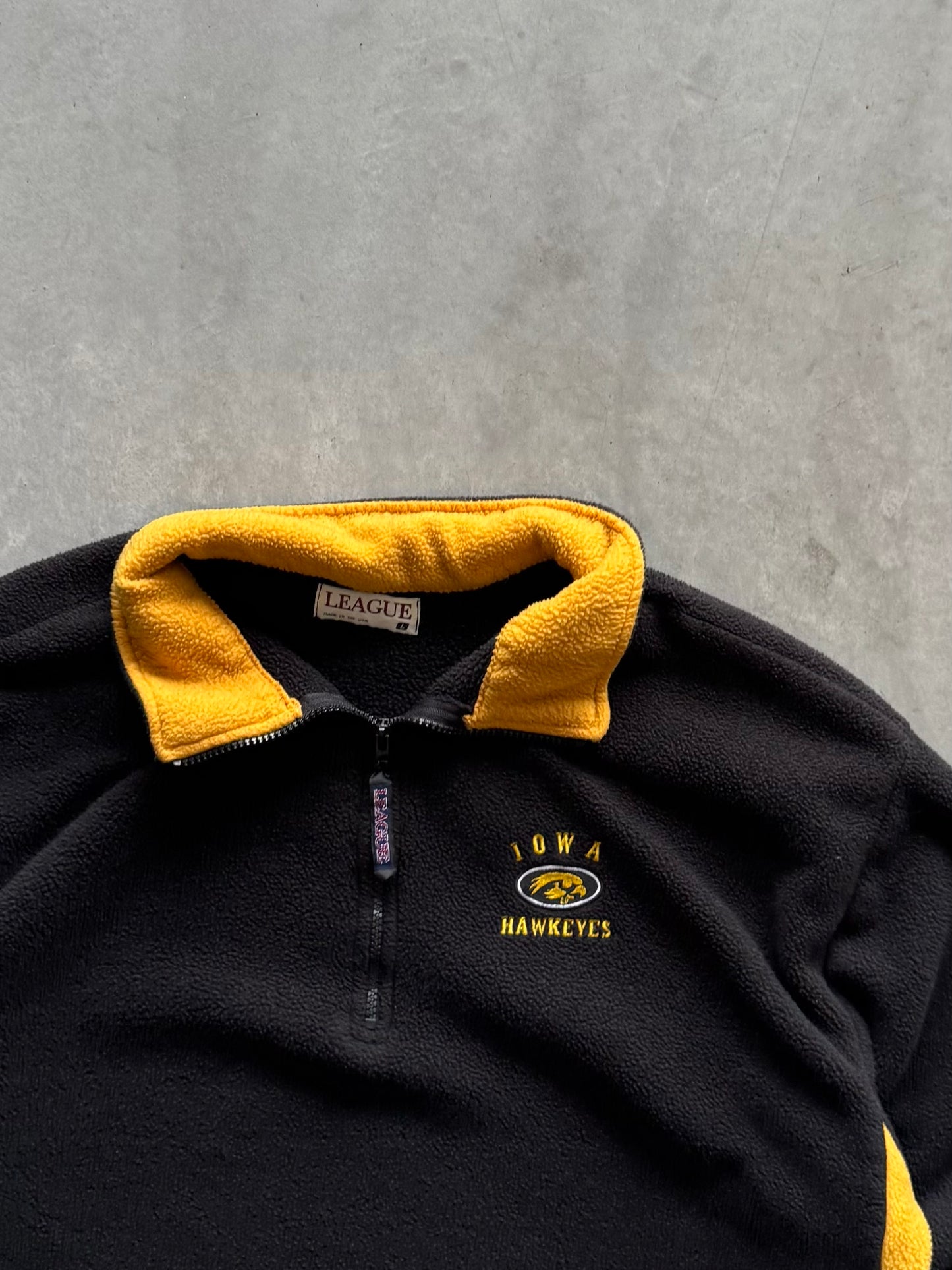 Vintage Iowa Hawkeyes Fleece Sweatshirt - L