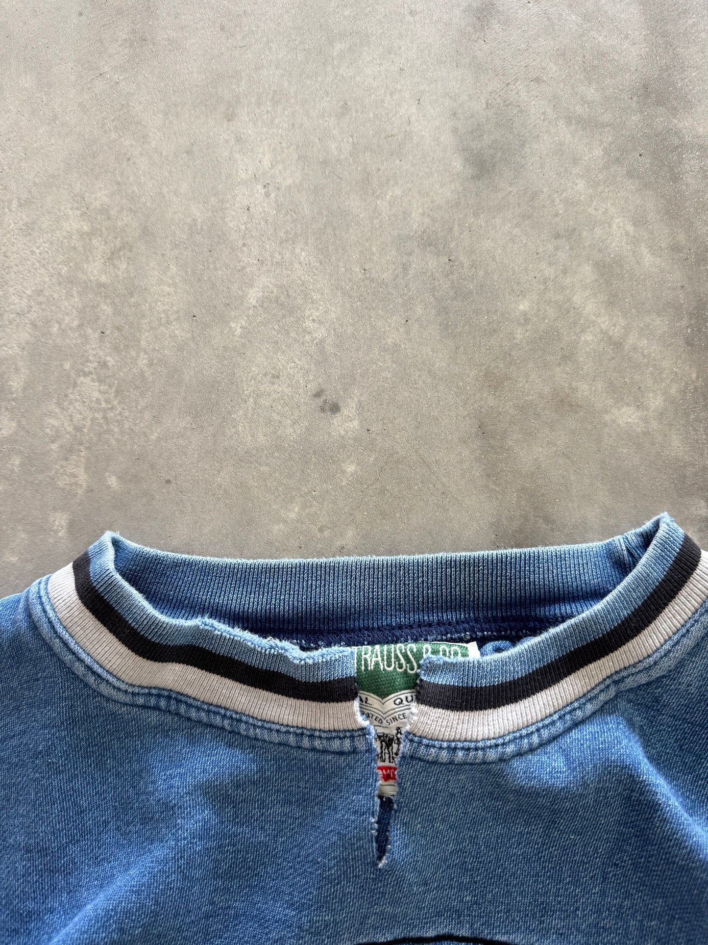 Vintage 90s Levi Sweatshirt - L