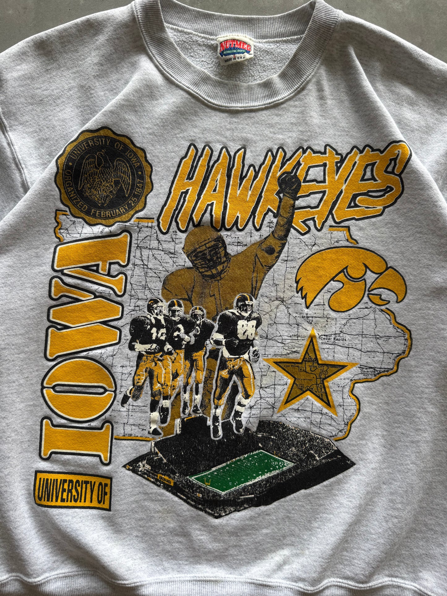 Vintage 90s Nutmeg Iowa Hawkeyes Sweatshirt - L