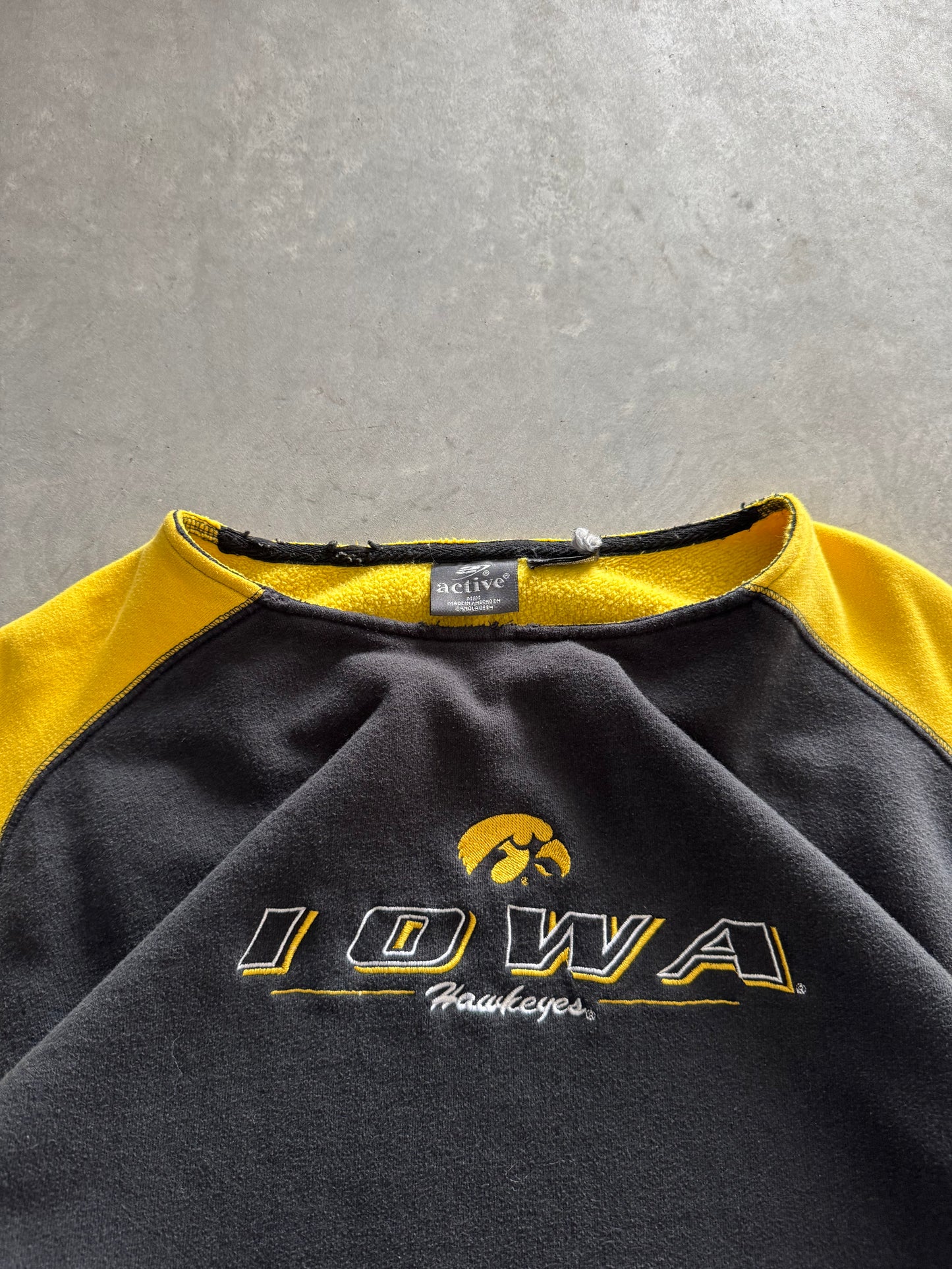 Vintage Iowa Hawkeyes Sweatshirt - M