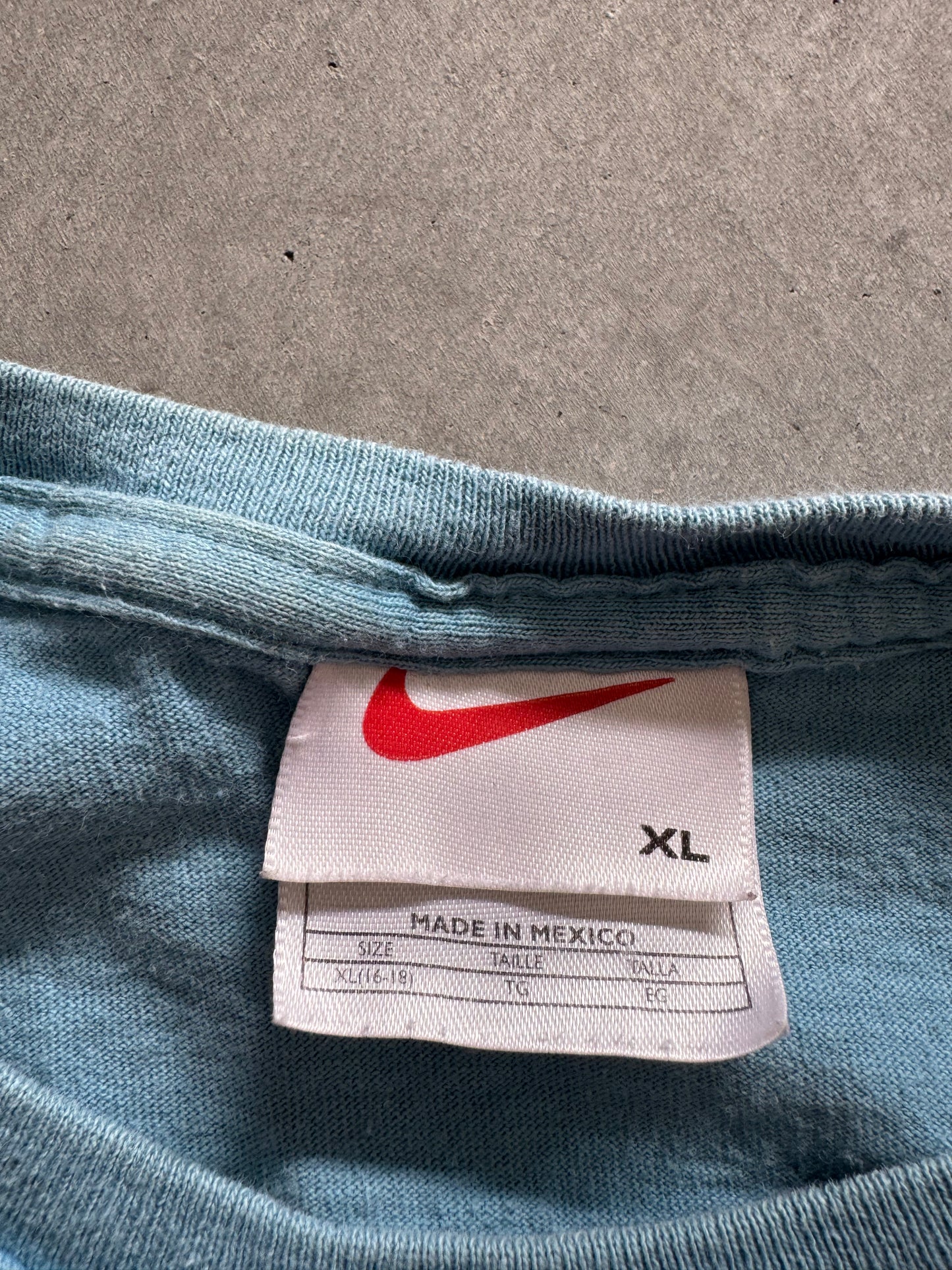 Vintage 90s Nike Tee - M/L