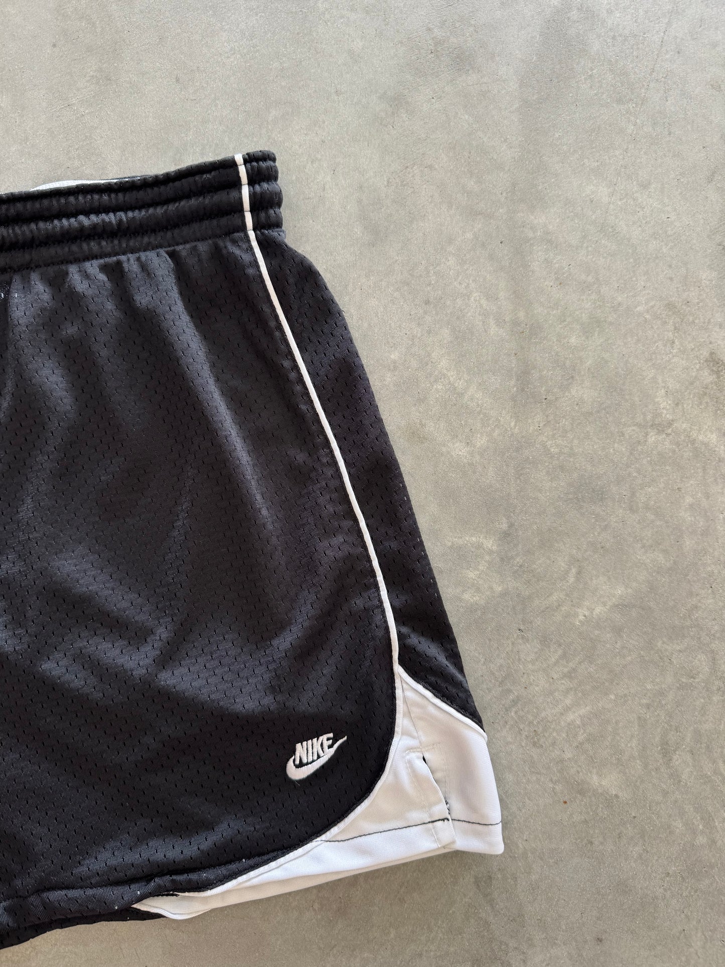 Vintage 00s Nike Track Shorts - M