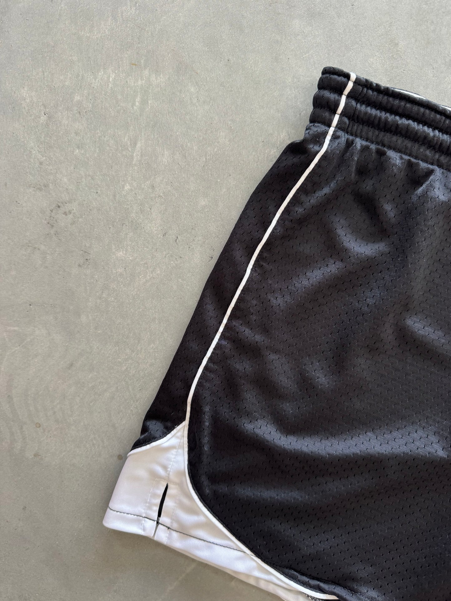Vintage 00s Nike Track Shorts - M