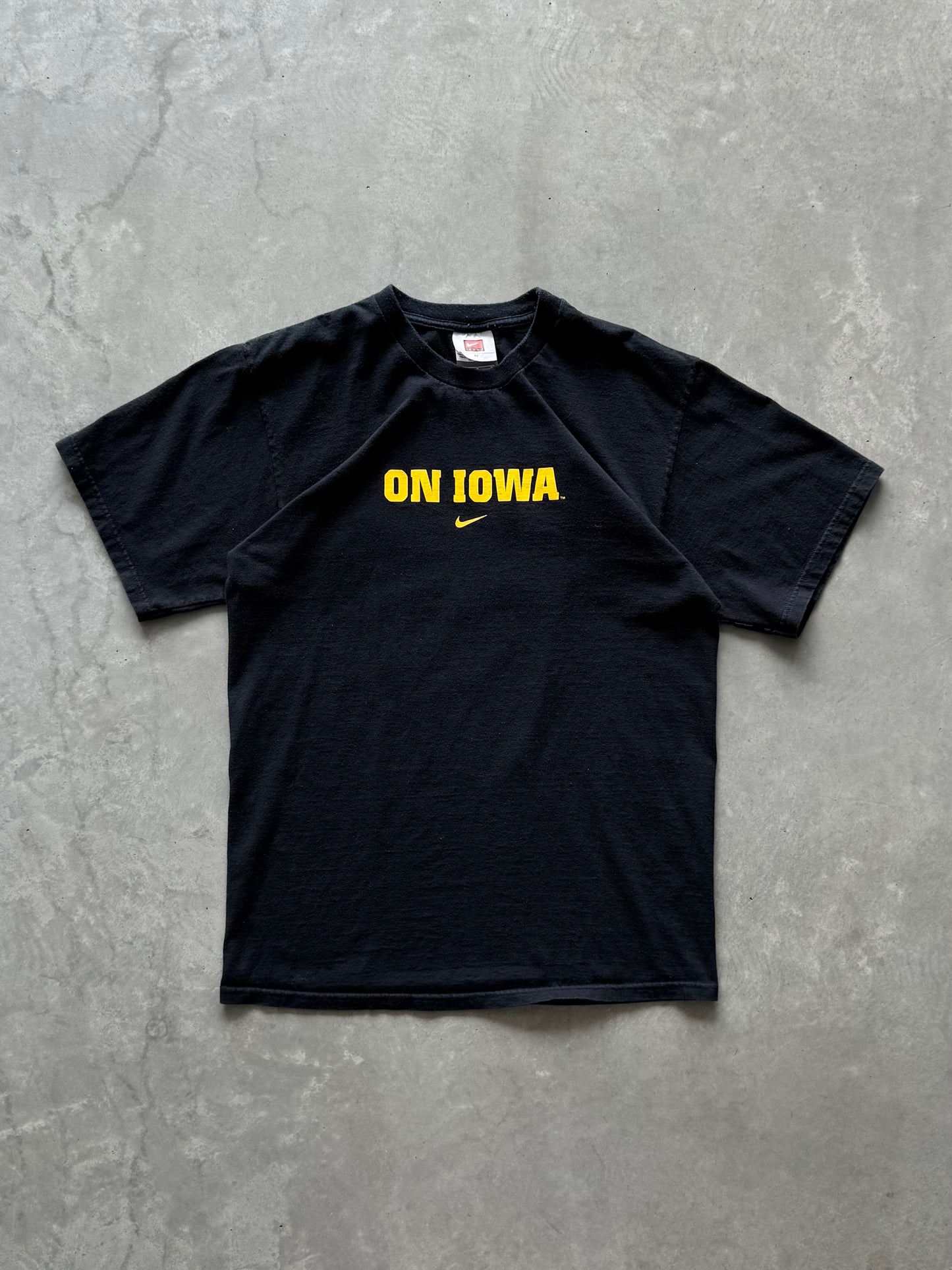 Vintage 90s Nike Iowa Hawkeyes Tee - M