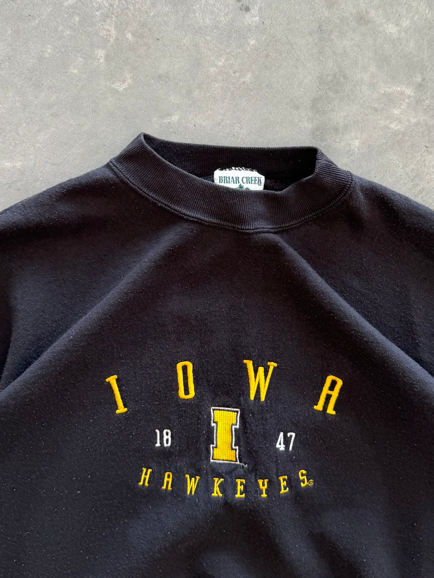 Vintage Iowa Hawkeyes Sweatshirt - M
