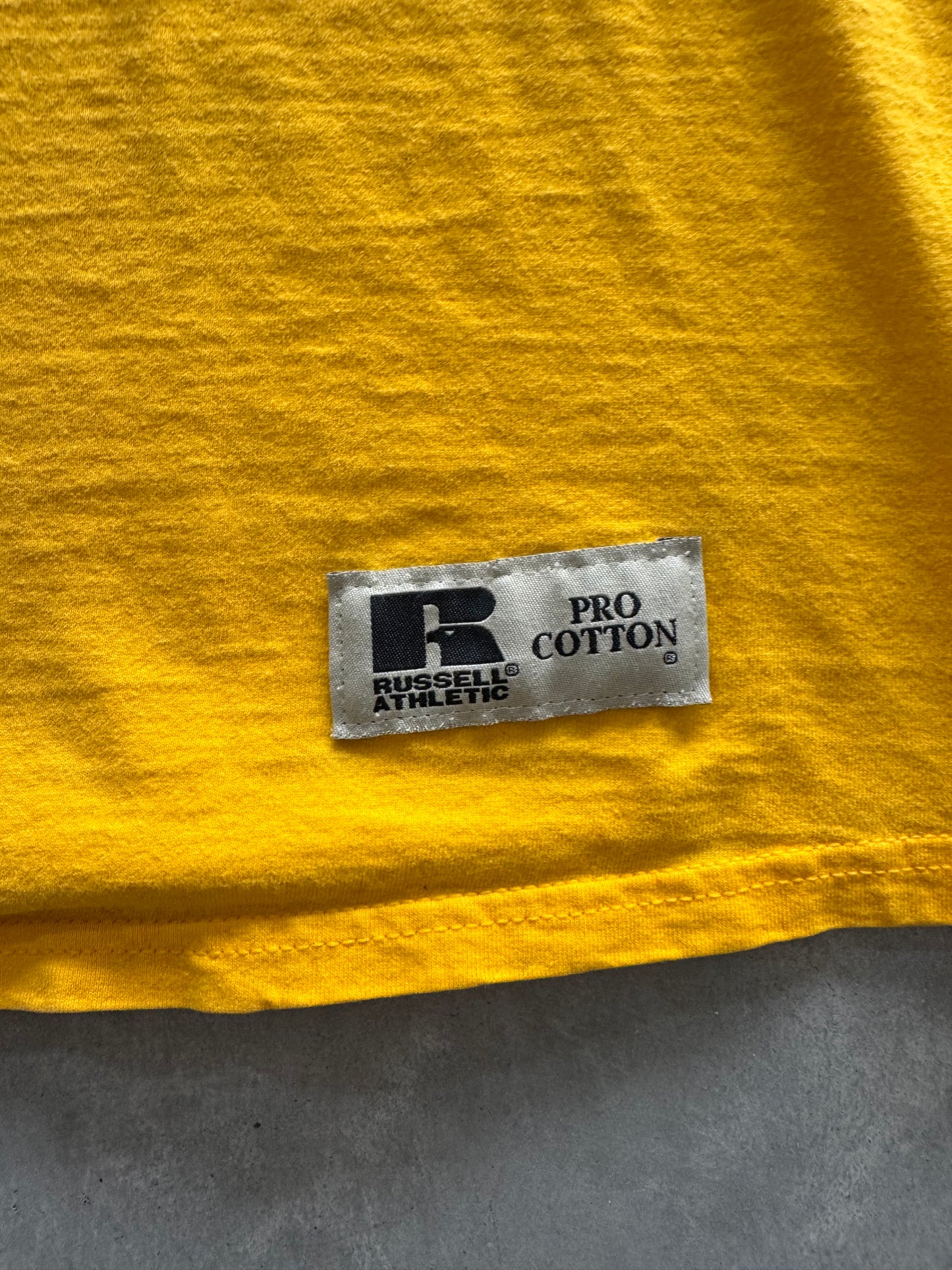 Vintage 90s Russell Basic Tee - M