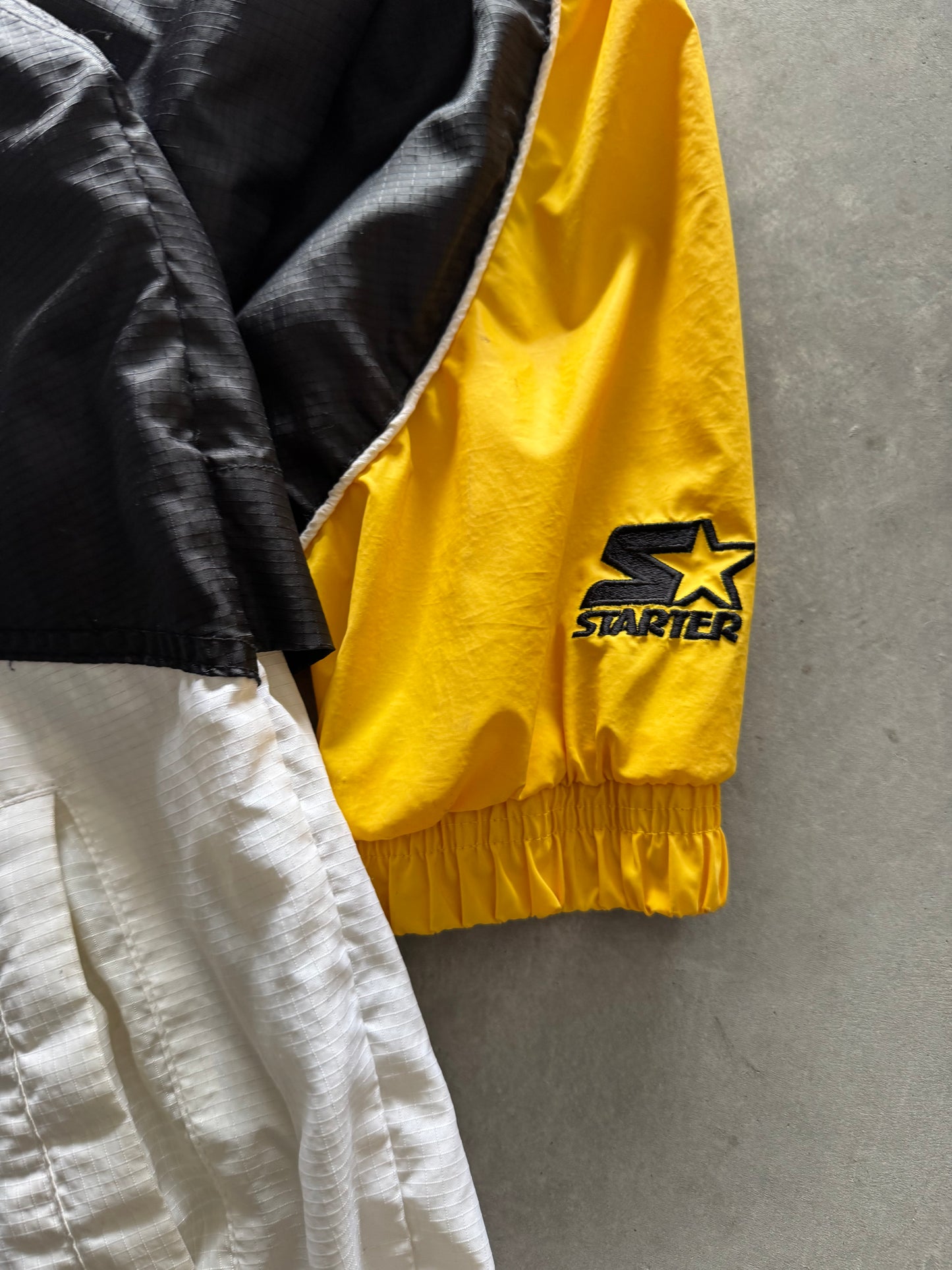 Vintage Iowa Hawkeyes Starter Windbreaker - L