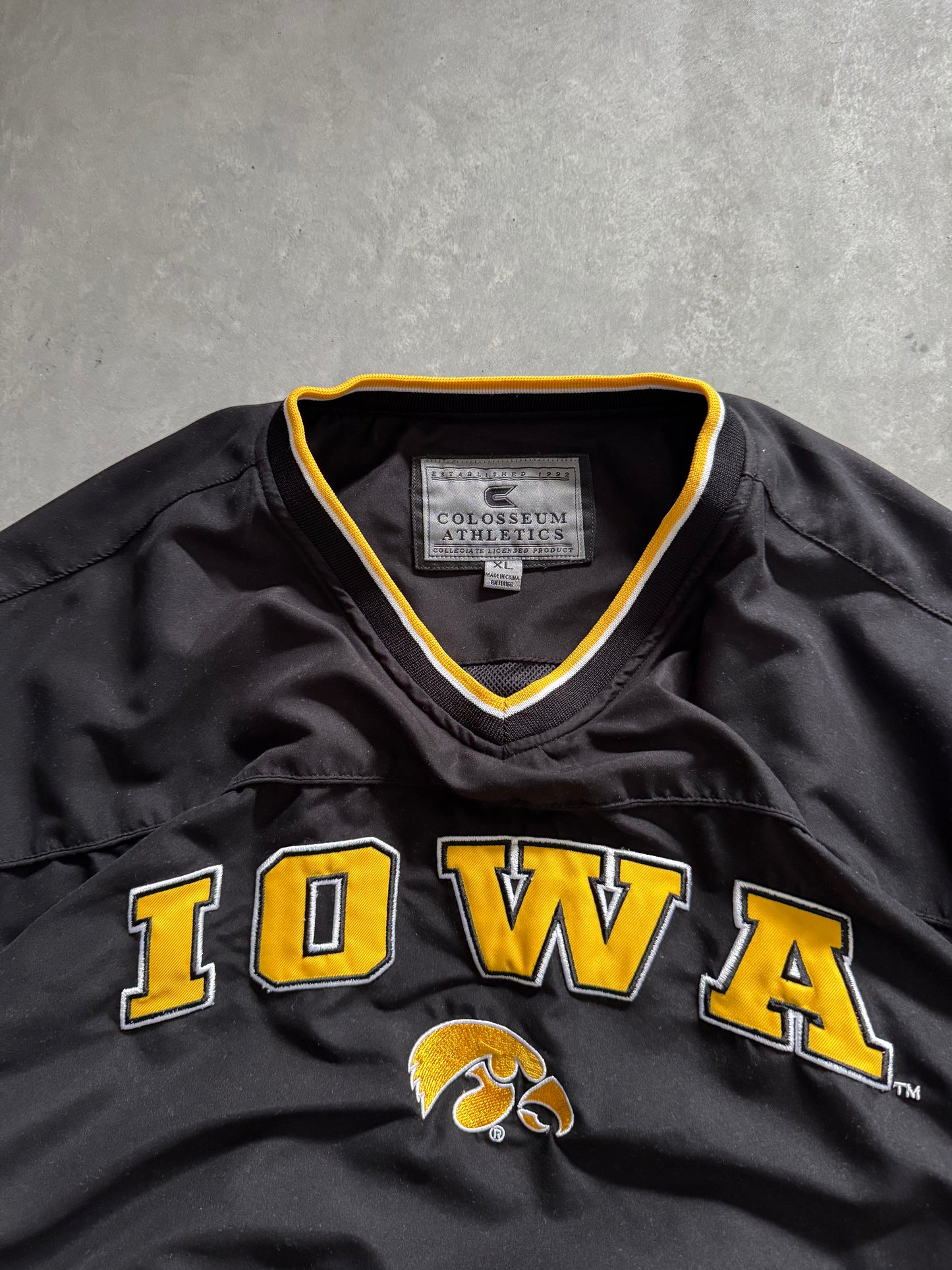 Vintage Iowa Hawkeyes Windbreaker - XL