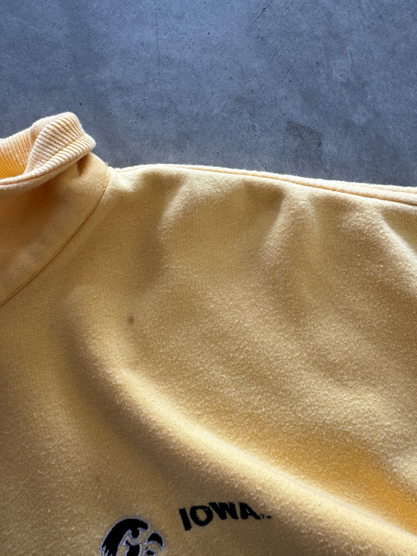 Vintage Iowa Hawkeyes Sweatshirt - L