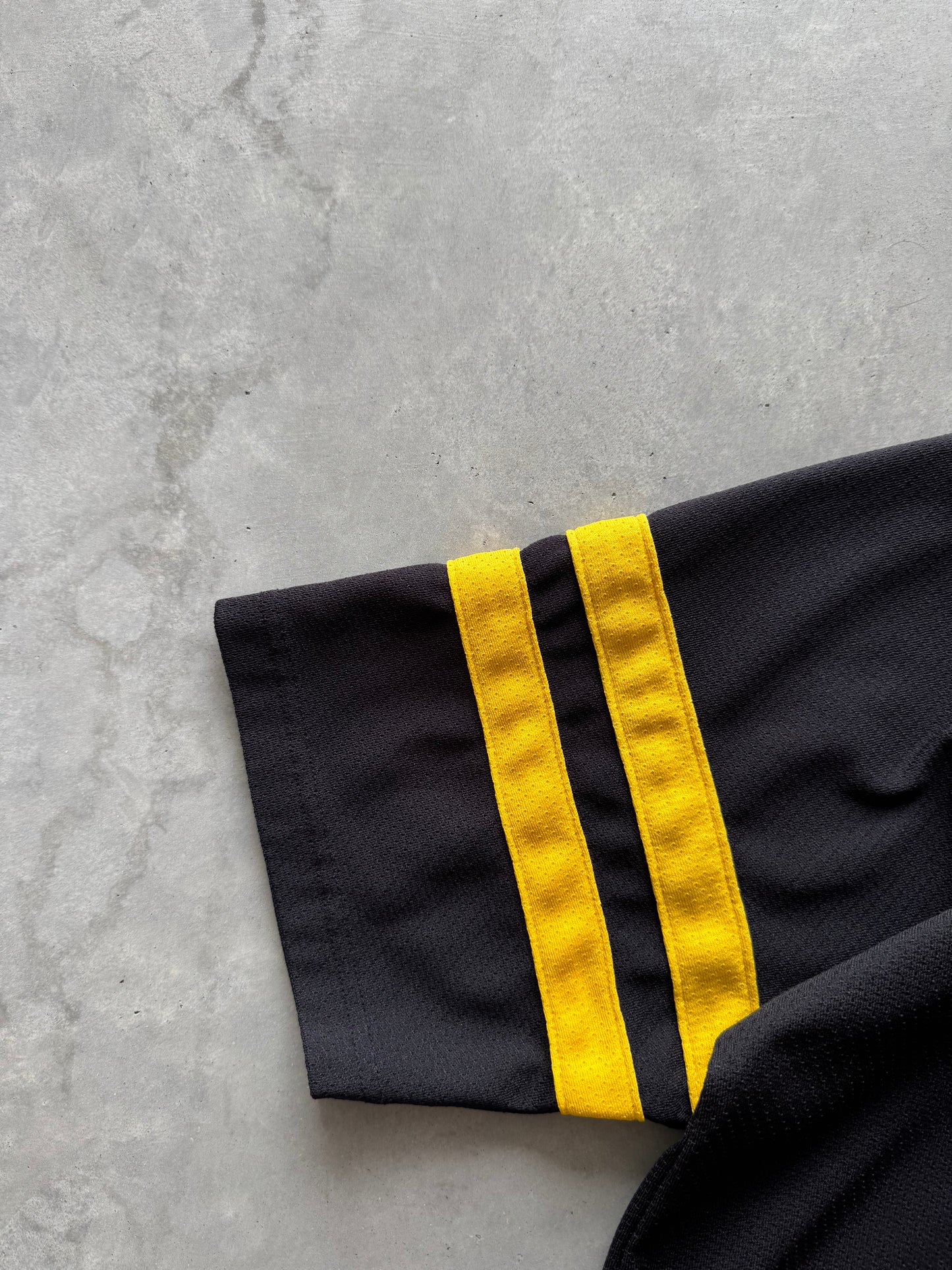 Vintage Iowa Hawkeyes Women’s Jersey Tee - XL