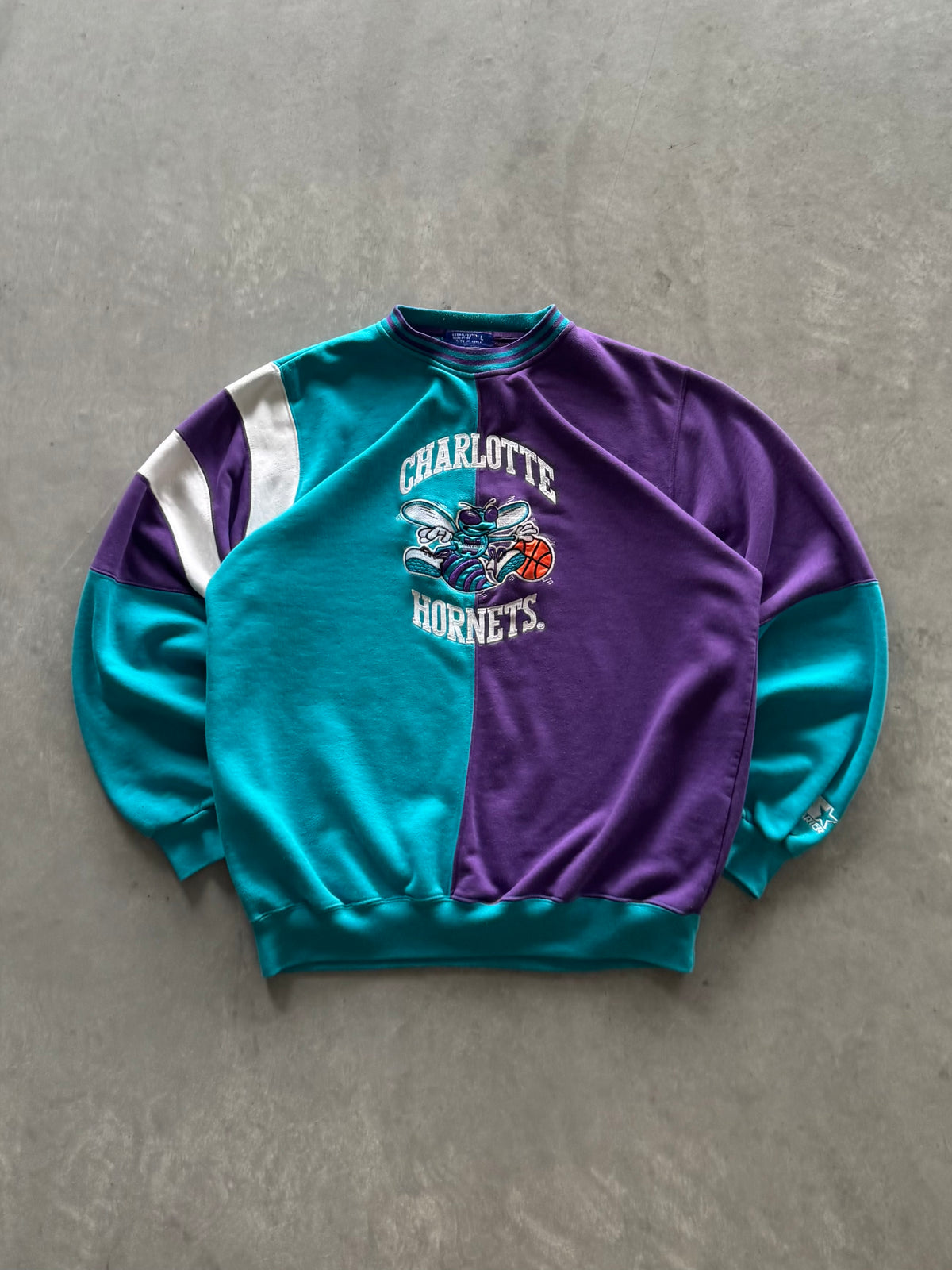 Vintage Charlotte Hornets Sweatshirt - L