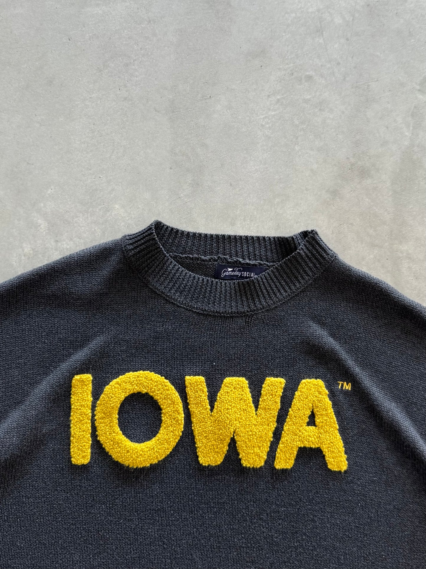 Iowa Hawkeyes Sweater - XL