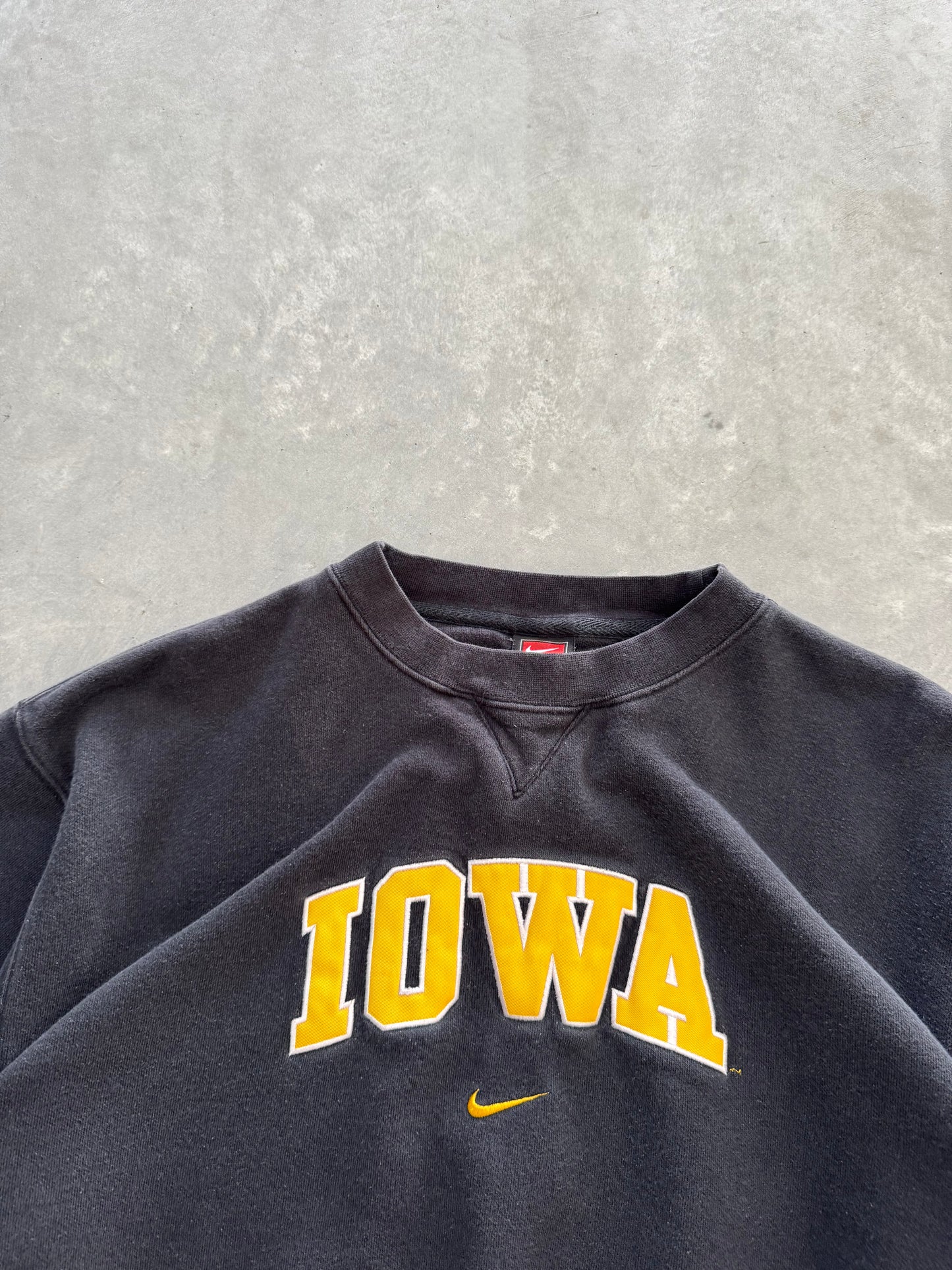 Vintage 90s Nike Iowa Hawkeyes Sweatshirt - M