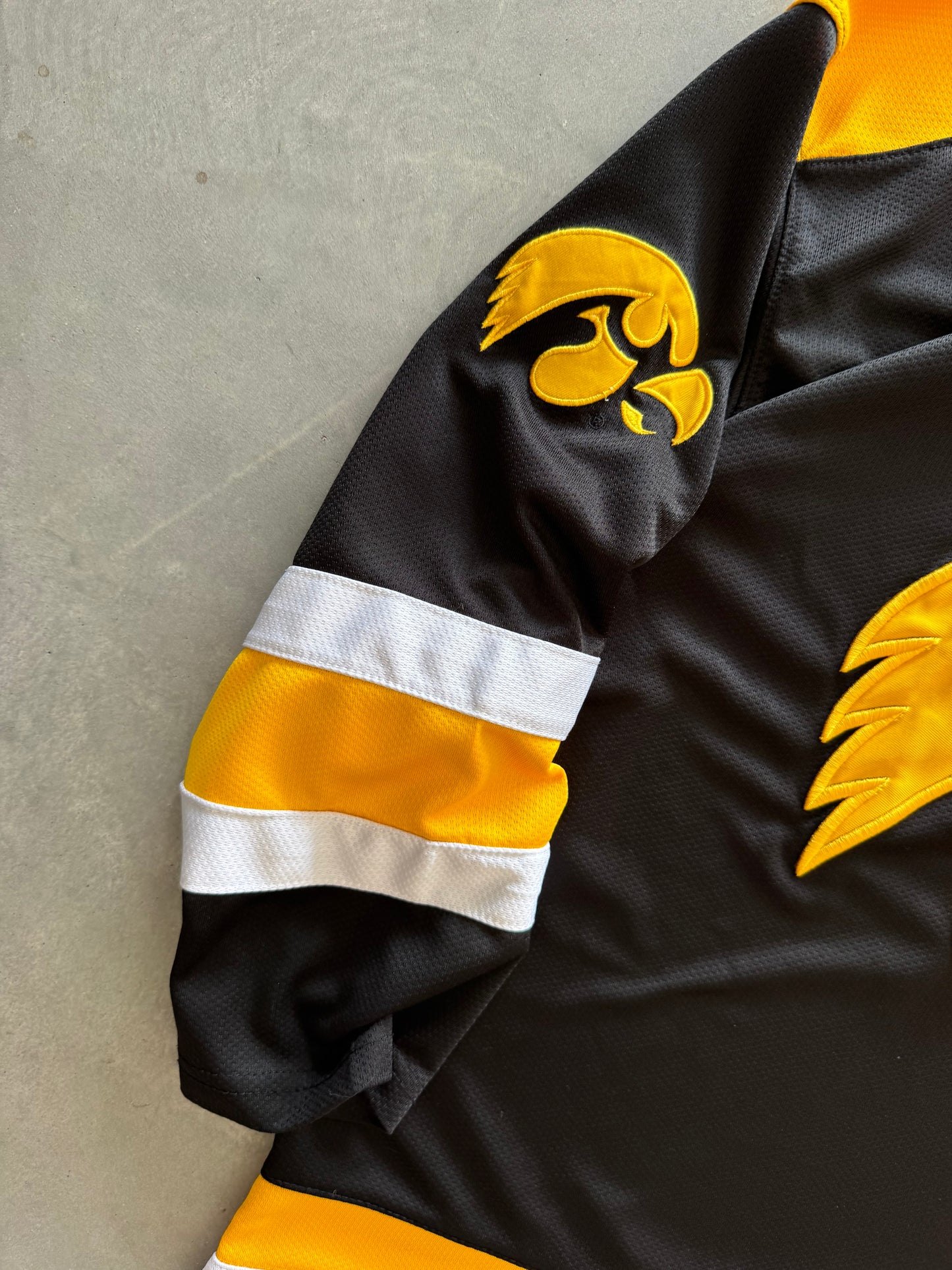 Vintage Iowa Hawkeyes Hockey Jersey - L