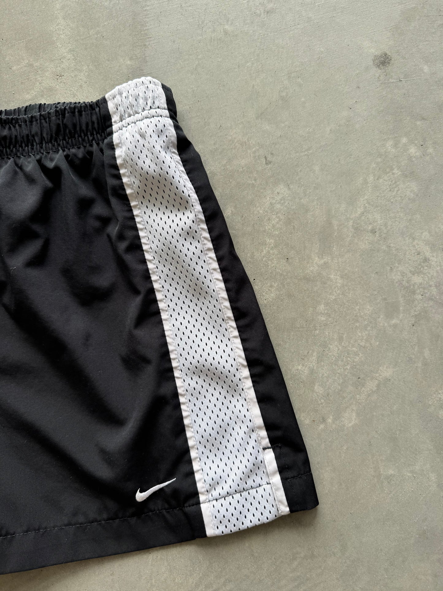 Vintage 00s Nike Track Shorts - M