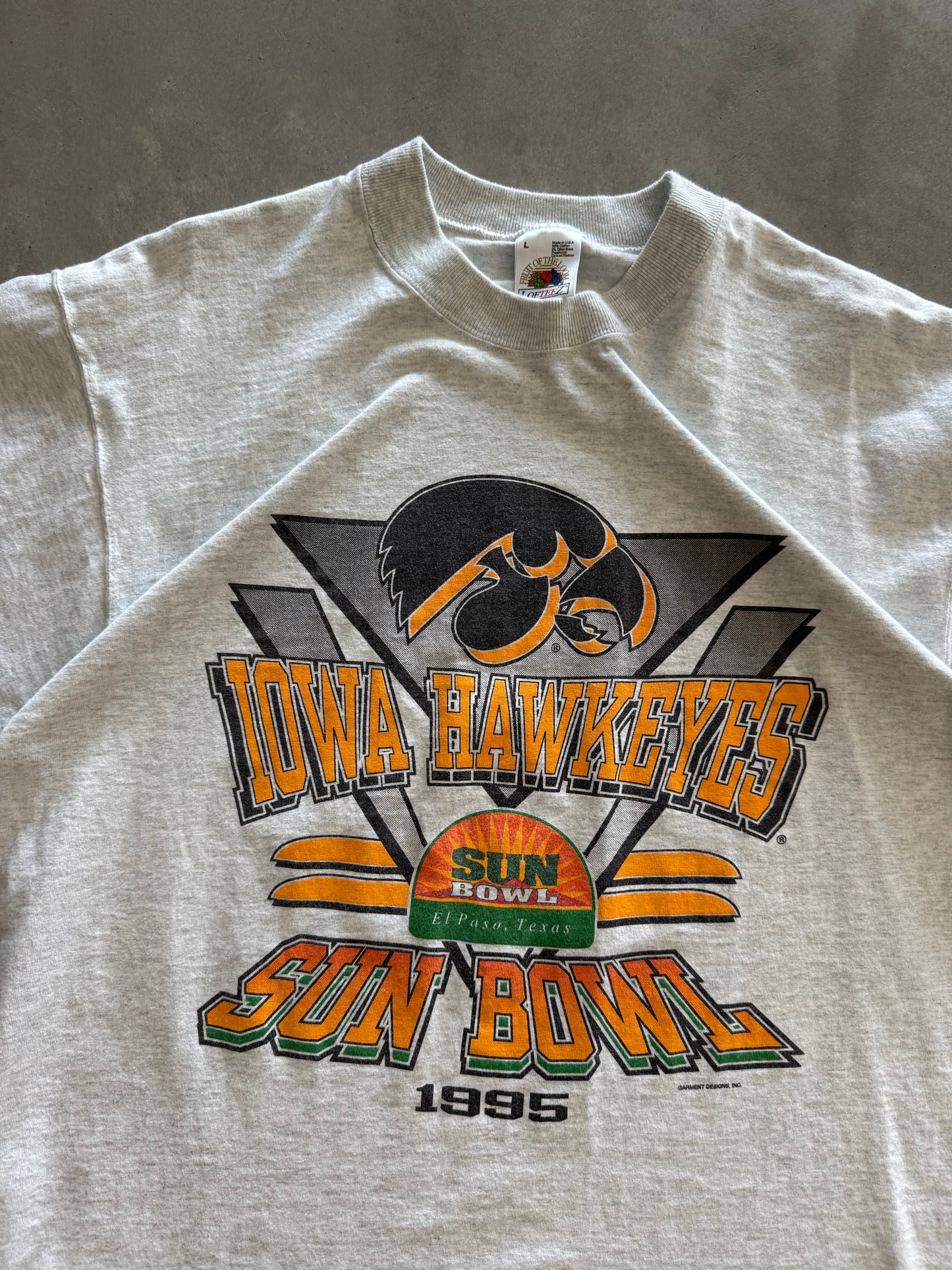 Vintage 90s Iowa Hawkeyes Sun Bowl Tee - L