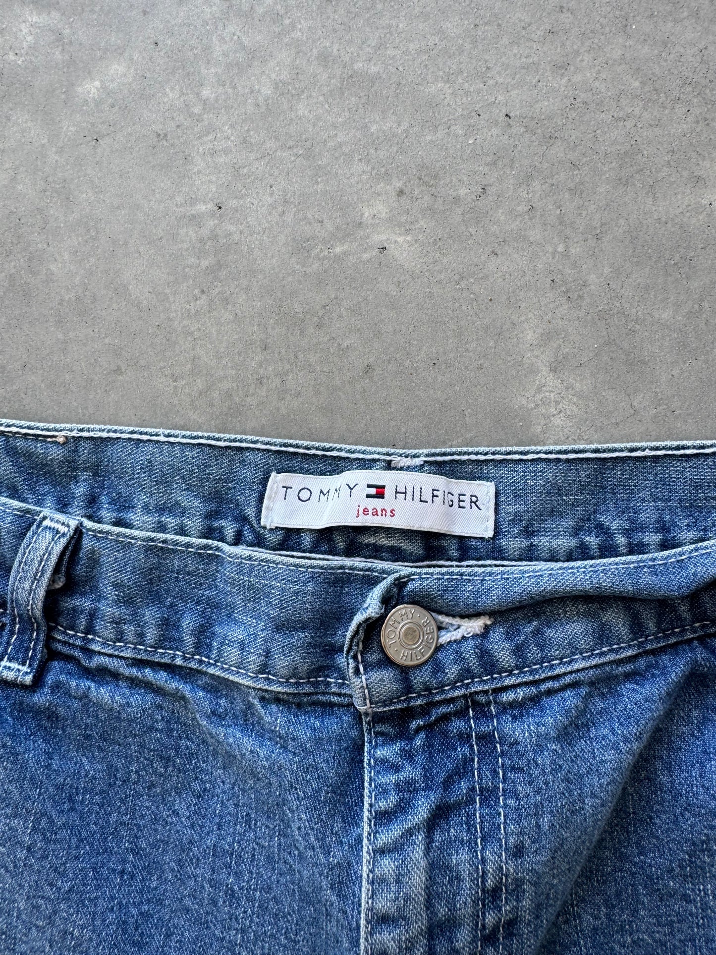 Vintage Tommy Hilfiger Denim Shorts - 36x4