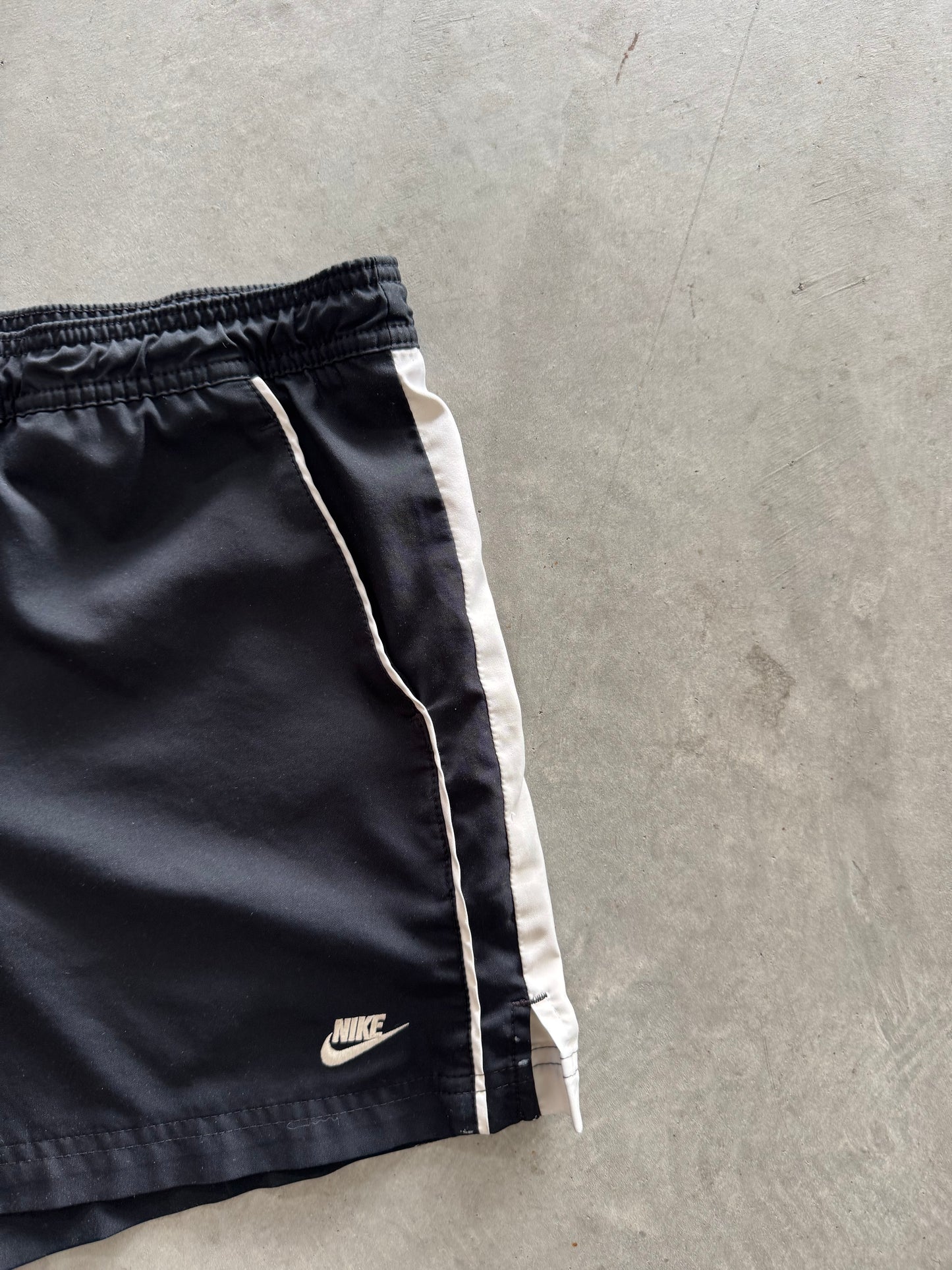 Vintage 00s Nike Track Shorts - S