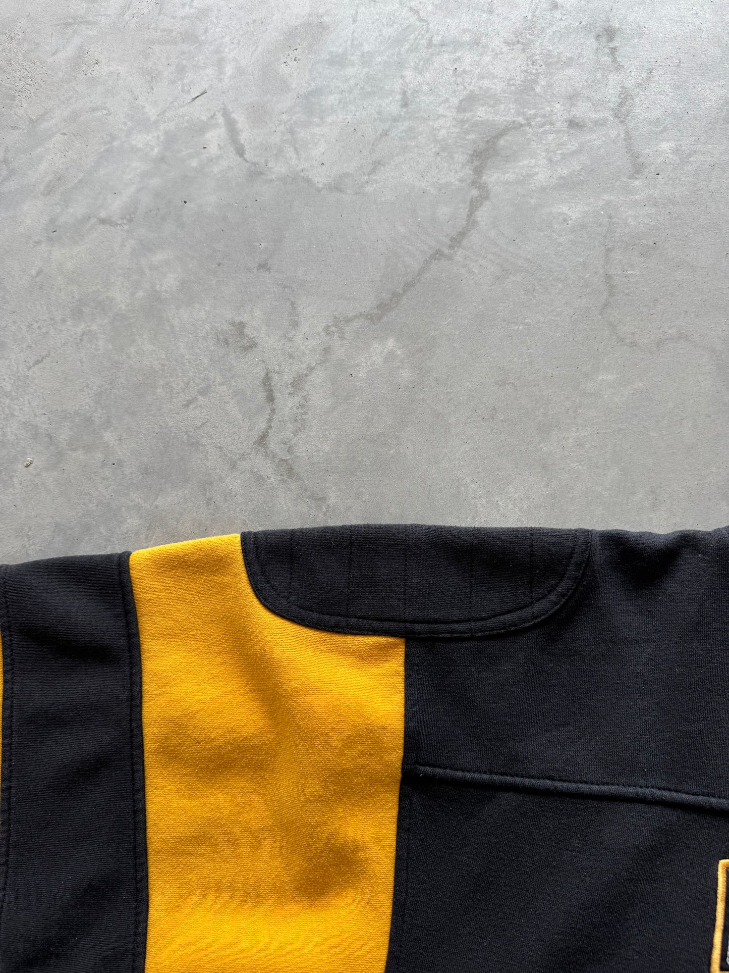 Vintage 90s Iowa Hawkeyes Sweatshirt - XL