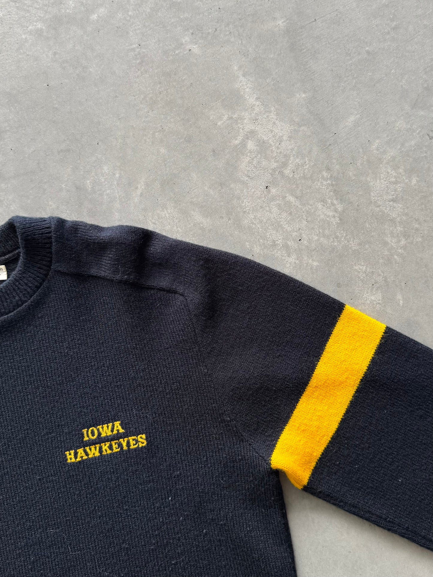 Vintage Iowa Hawkeyes Sweater - L
