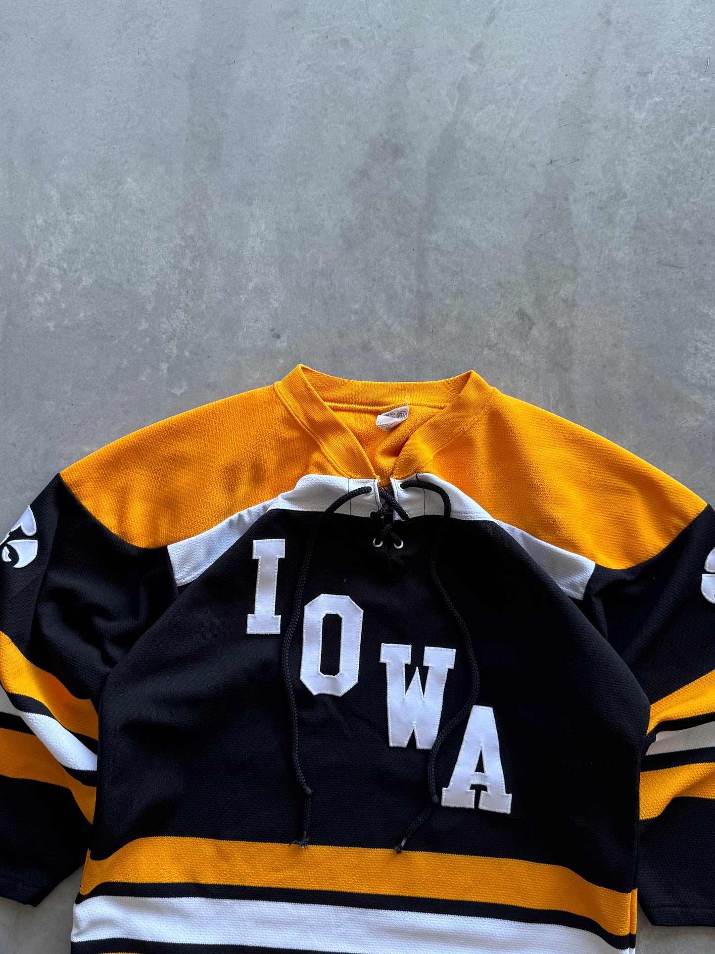 Vintage 80s/90s Iowa Hawkeyes Hockey Jersey - M