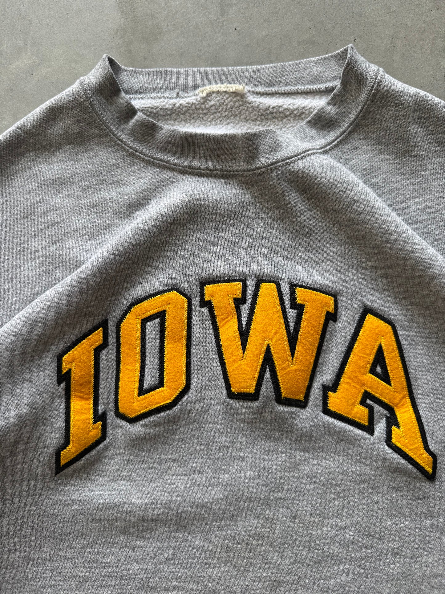 Vintage Iowa Hawkeyes Sweatshirt - L