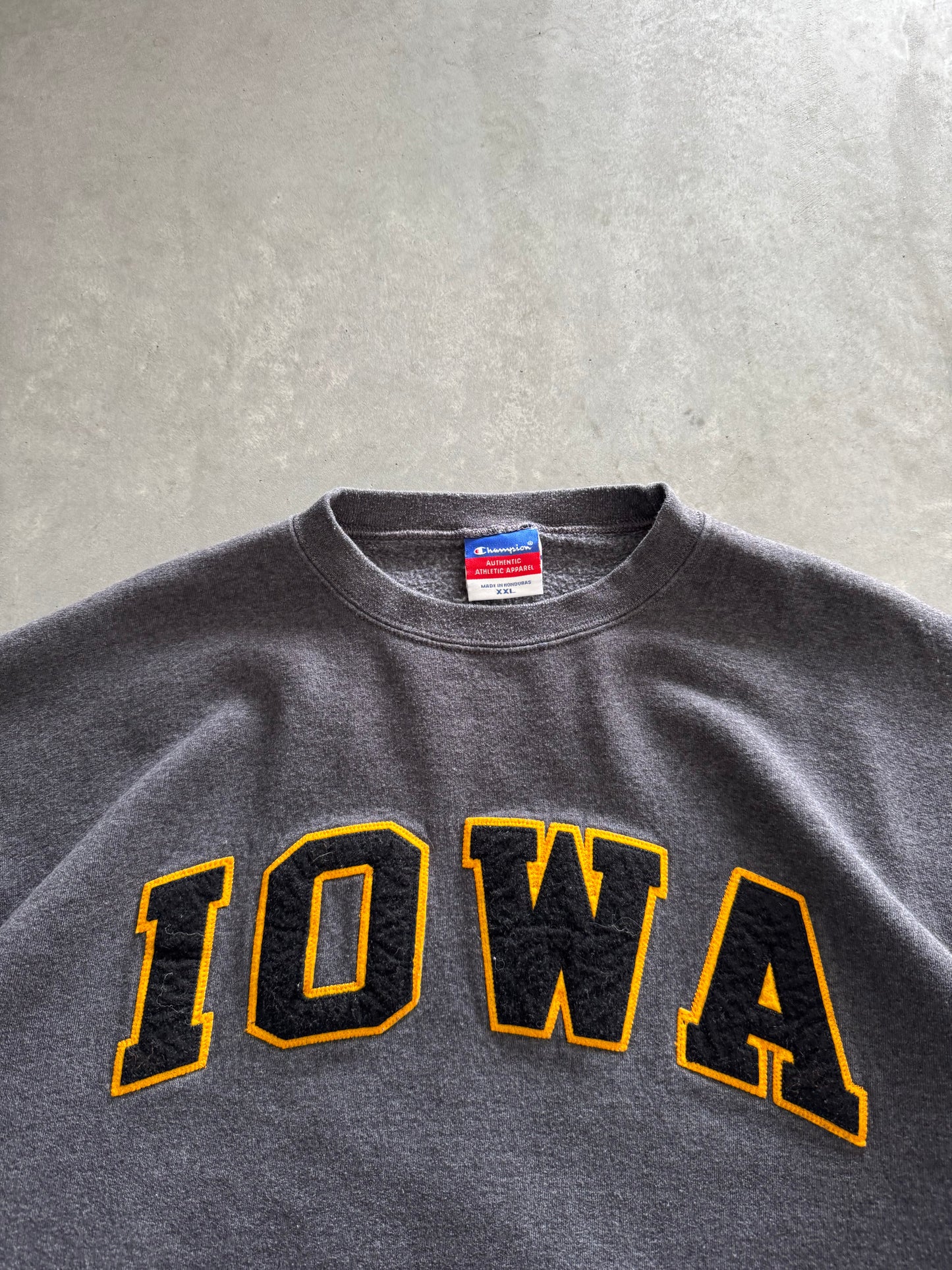 Vintage Iowa Hawkeyes Sweatshirt - XXL
