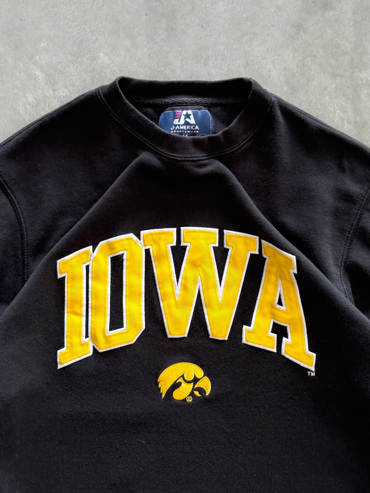 Vintage Iowa Hawkeyes Sweatshirt - M