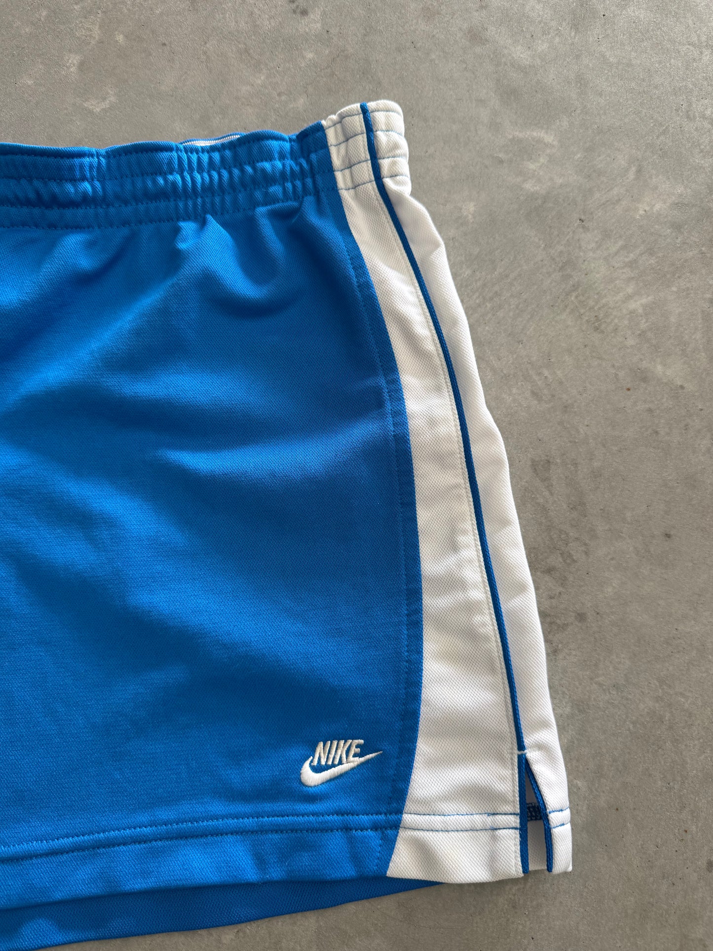 Vintage 00s Nike Track Shorts - L