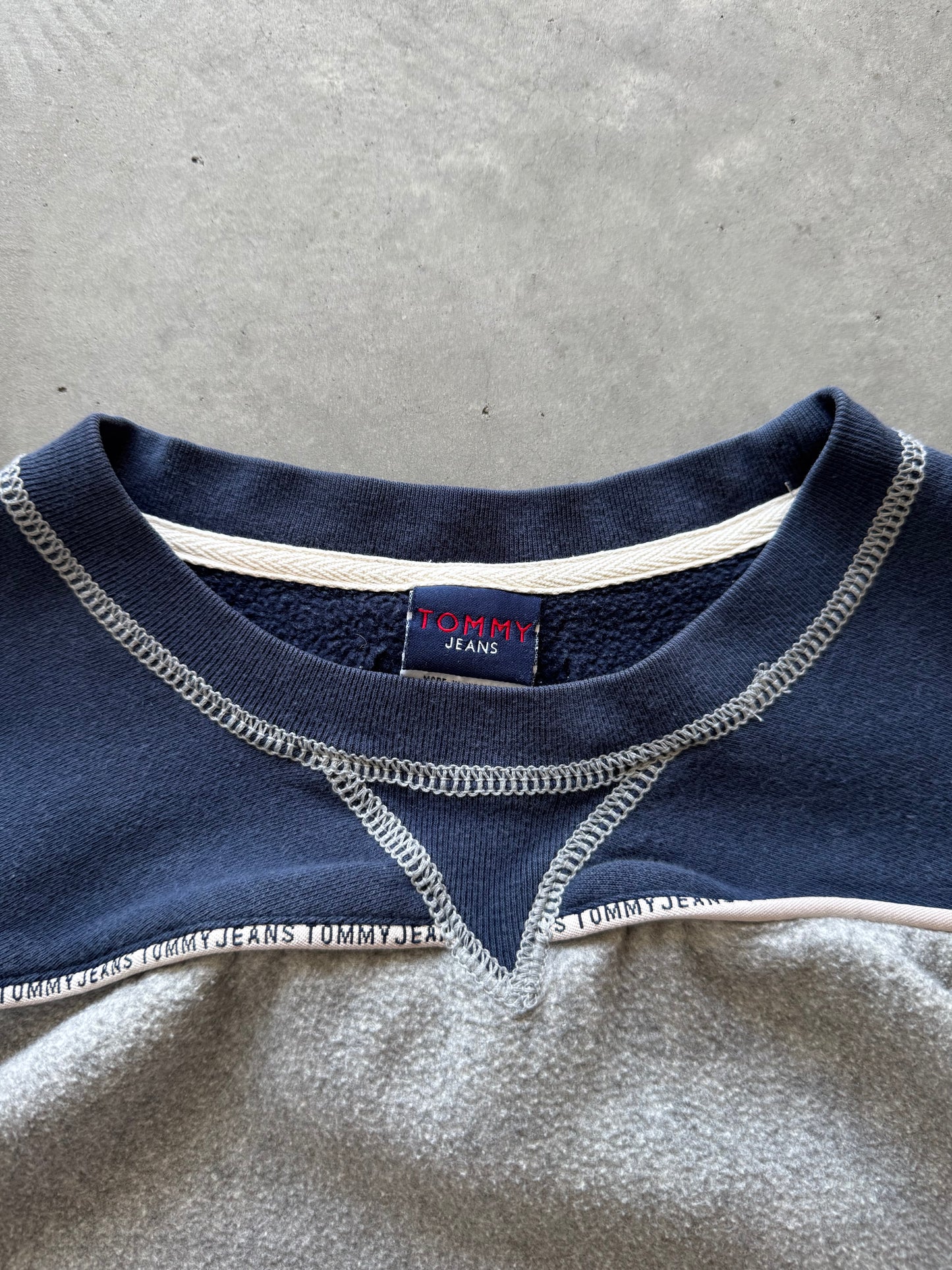 Vintage Tommy Hilfiger Sweatshirt - XL