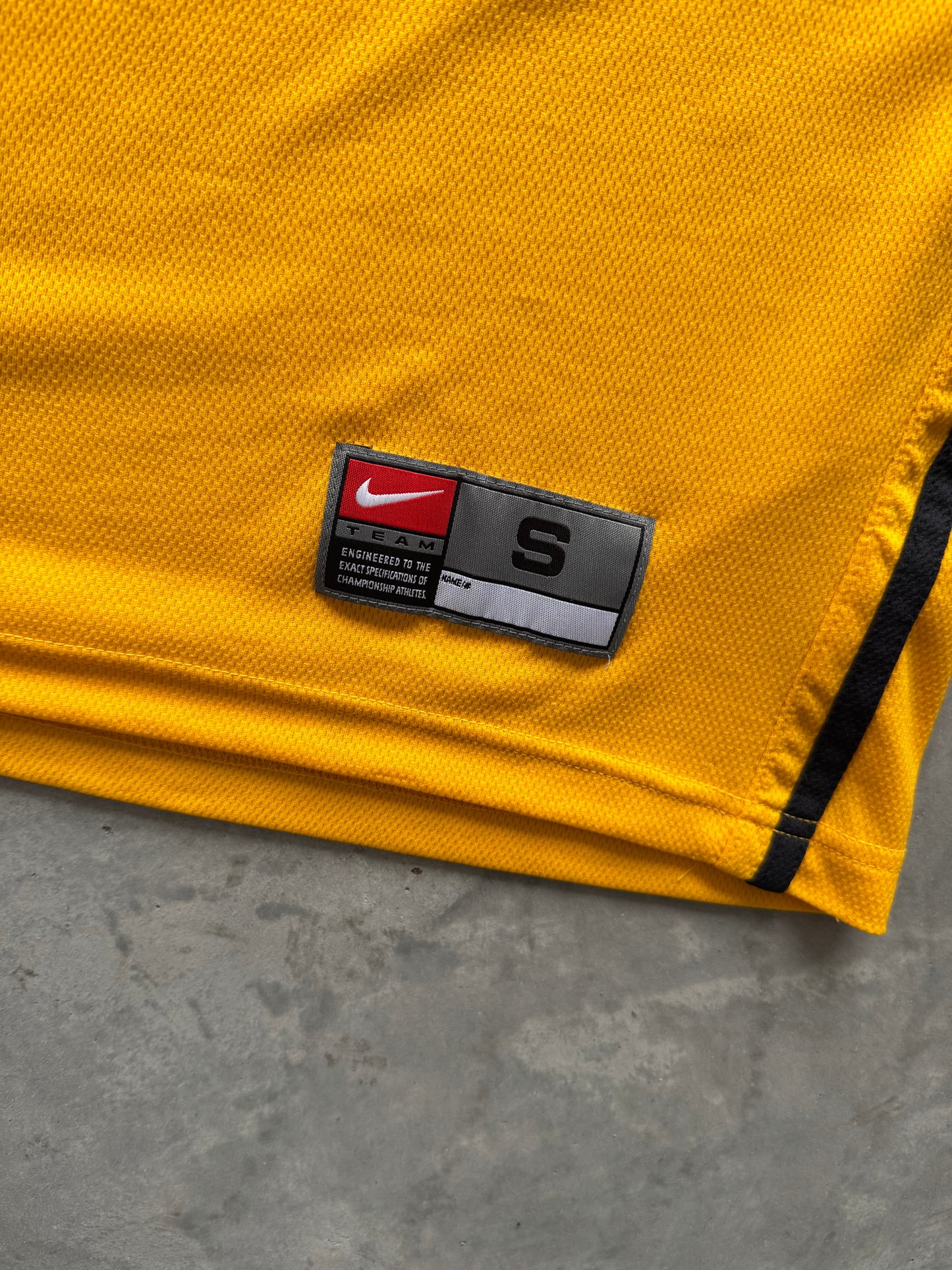 Vintage Nike Iowa Hawkeyes Basketball Jersey - S