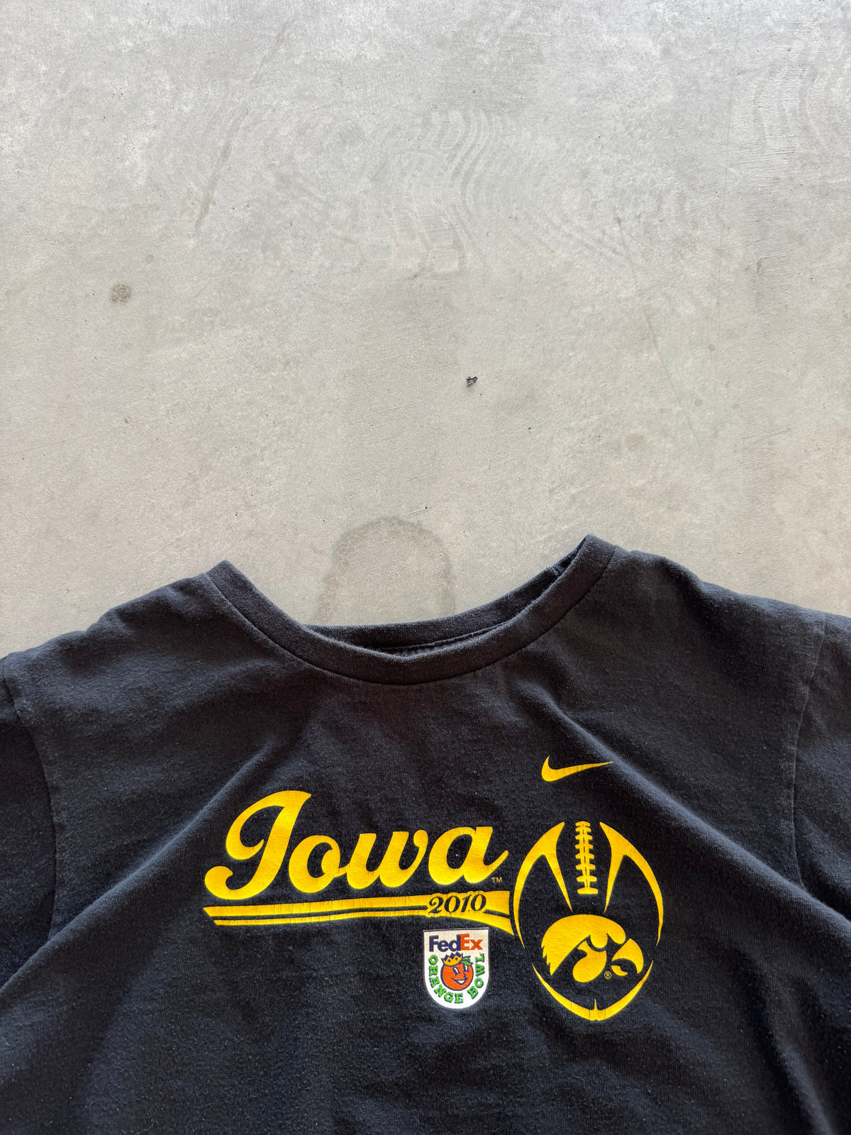 Vintage Nike Iowa Hawkeyes Women’s Tee - L
