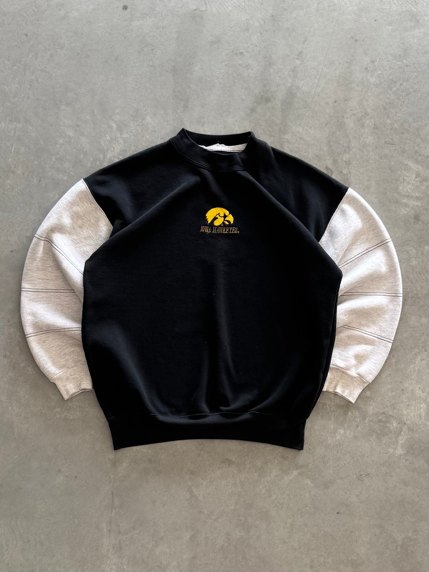 Vintage Iowa Hawkeyes Sweatshirt - L