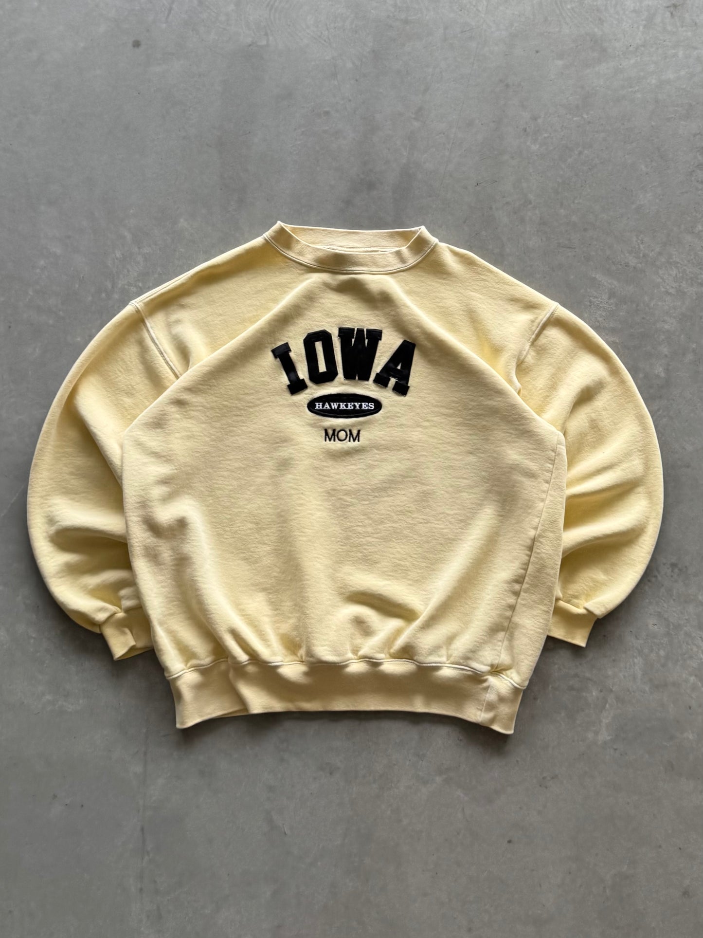 Vintage 90s Iowa Hawkeyes Mom Sweatshirt - M