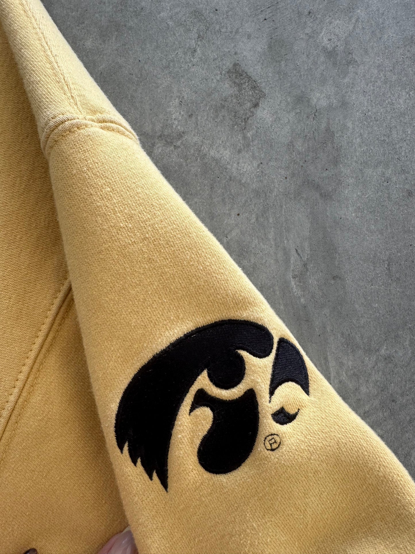 Vintage Iowa Hawkeyes Sweatshirt - L