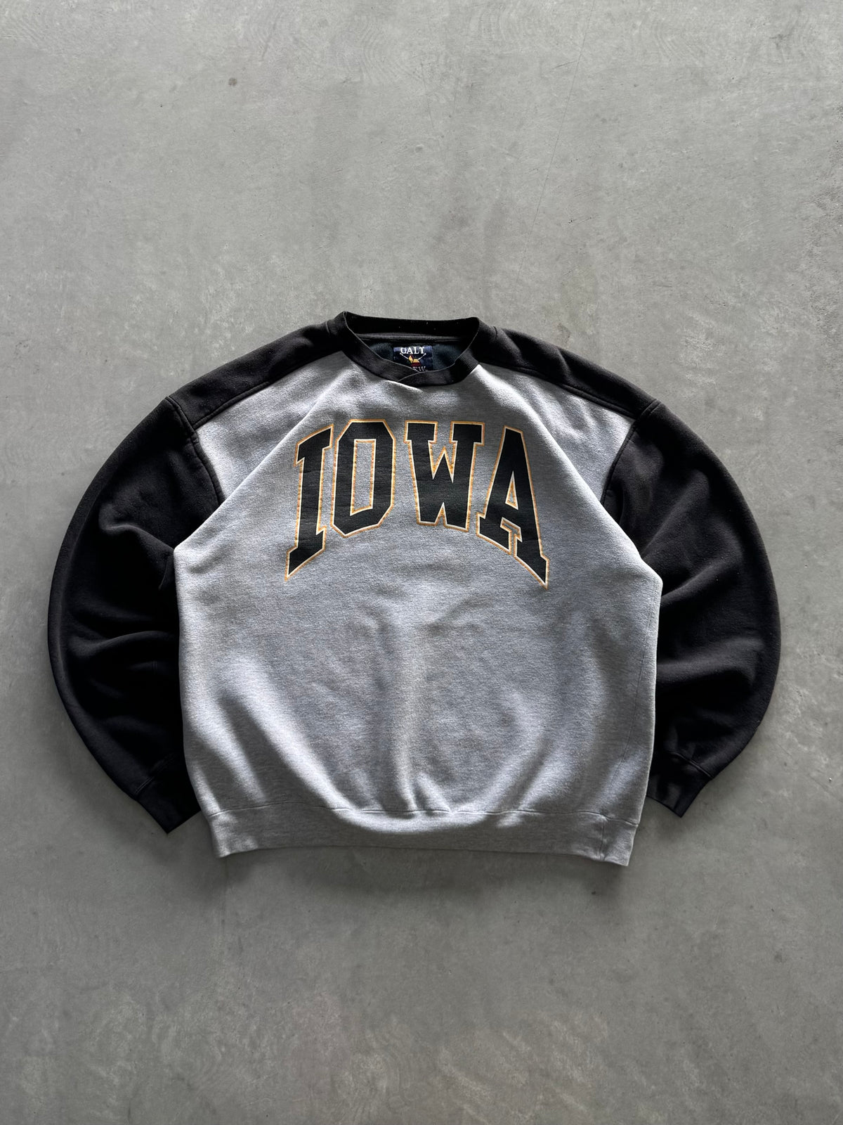 Vintage Iowa Hawkeyes Sweatshirt - XL